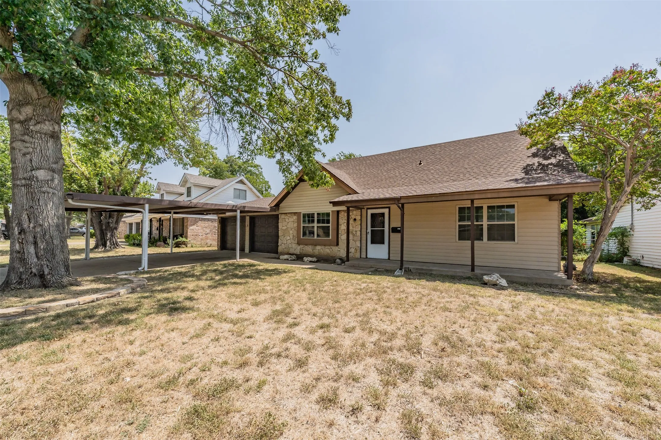 Single Family Residence For Sale in Tarrant County , 245 Pimlico Way, Saginaw, Texas 76179, 3 Bedroom, 2 Bathroom, 2 Garage spaces, 1,558 Sqft, built in 1966, mls#21333855, Real Estate Agent in Saginaw, Homes For Sale in Tarrant county, Homes For Sale in Saginaw, Realtor in Saginaw Texas, Real Estate Brokerage Independent Realty Texas, Luminita Cordes Realtor