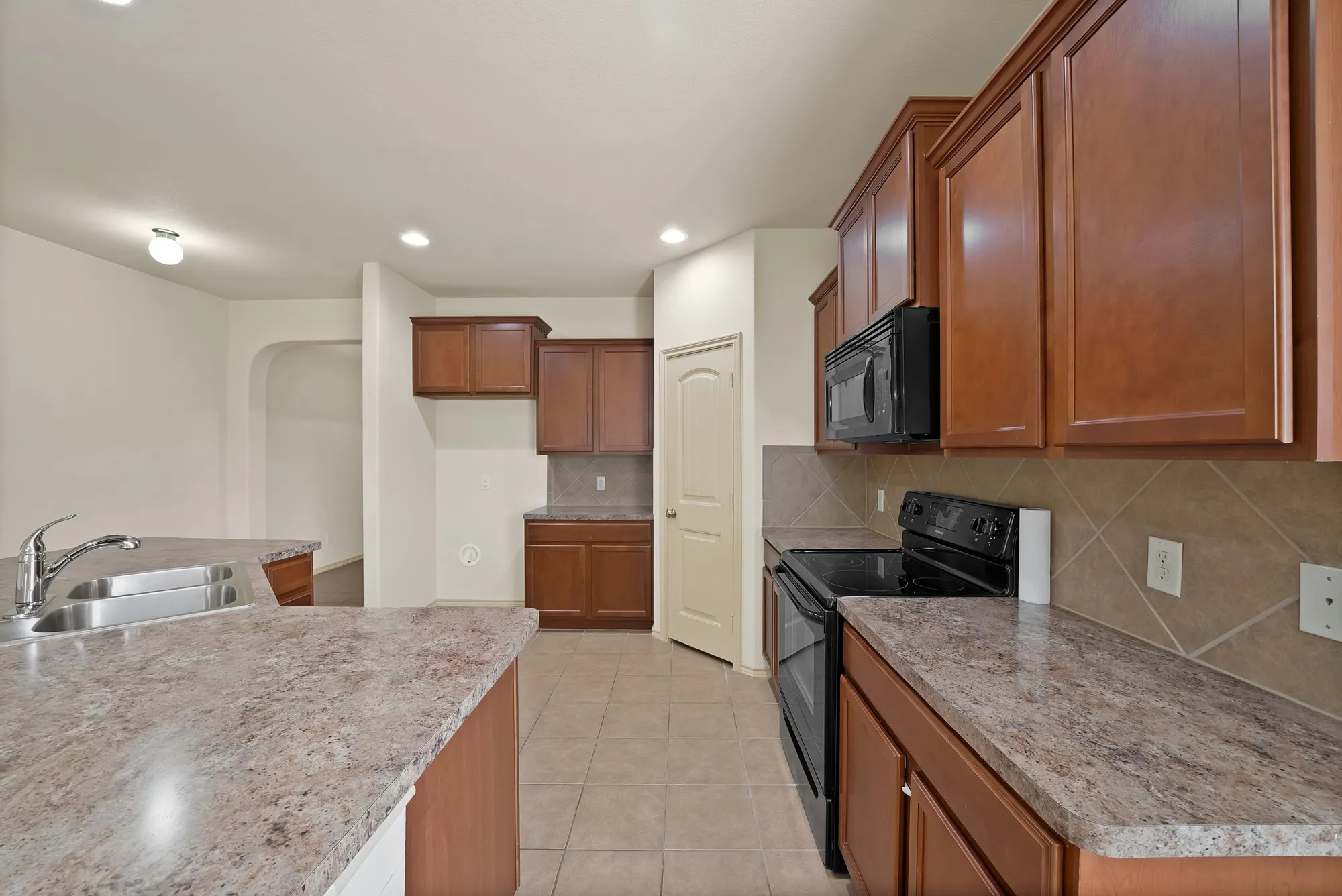 Single Family Residence For Sale in Tarrant County , 1232 Doe Meadow Drive, Fort Worth, Texas 76028, 3 Bedroom, 2 Bathroom, 2 Garage spaces, 1,696 Sqft, built in 2013, mls#21333842, Real Estate Agent in Fort Worth, Homes For Sale in Tarrant county, Homes For Sale in Fort Worth, Realtor in Fort Worth Texas, Real Estate Brokerage Independent Realty Texas, Luminita Cordes Realtor