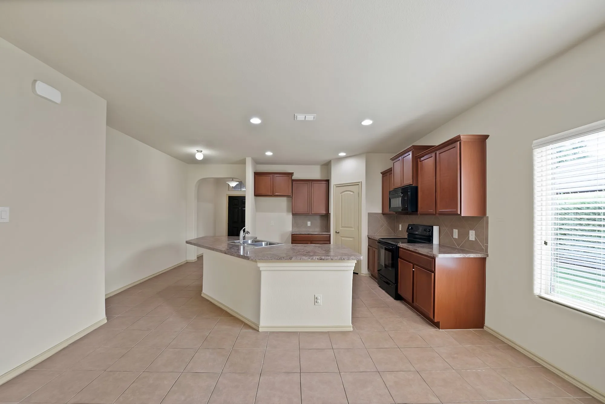 Single Family Residence For Sale in Tarrant County , 1232 Doe Meadow Drive, Fort Worth, Texas 76028, 3 Bedroom, 2 Bathroom, 2 Garage spaces, 1,696 Sqft, built in 2013, mls#21333842, Real Estate Agent in Fort Worth, Homes For Sale in Tarrant county, Homes For Sale in Fort Worth, Realtor in Fort Worth Texas, Real Estate Brokerage Independent Realty Texas, Luminita Cordes Realtor