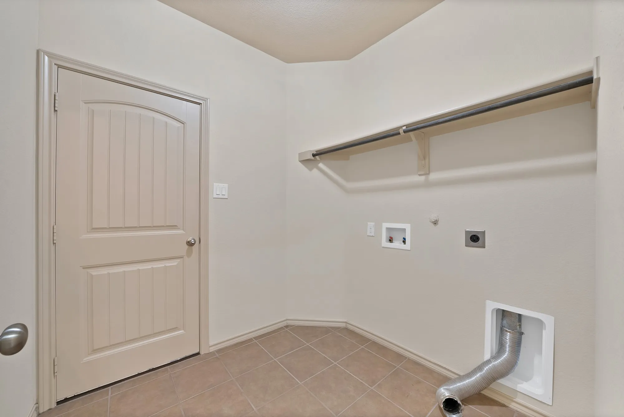 Single Family Residence For Sale in Tarrant County , 1232 Doe Meadow Drive, Fort Worth, Texas 76028, 3 Bedroom, 2 Bathroom, 2 Garage spaces, 1,696 Sqft, built in 2013, mls#21333842, Real Estate Agent in Fort Worth, Homes For Sale in Tarrant county, Homes For Sale in Fort Worth, Realtor in Fort Worth Texas, Real Estate Brokerage Independent Realty Texas, Luminita Cordes Realtor