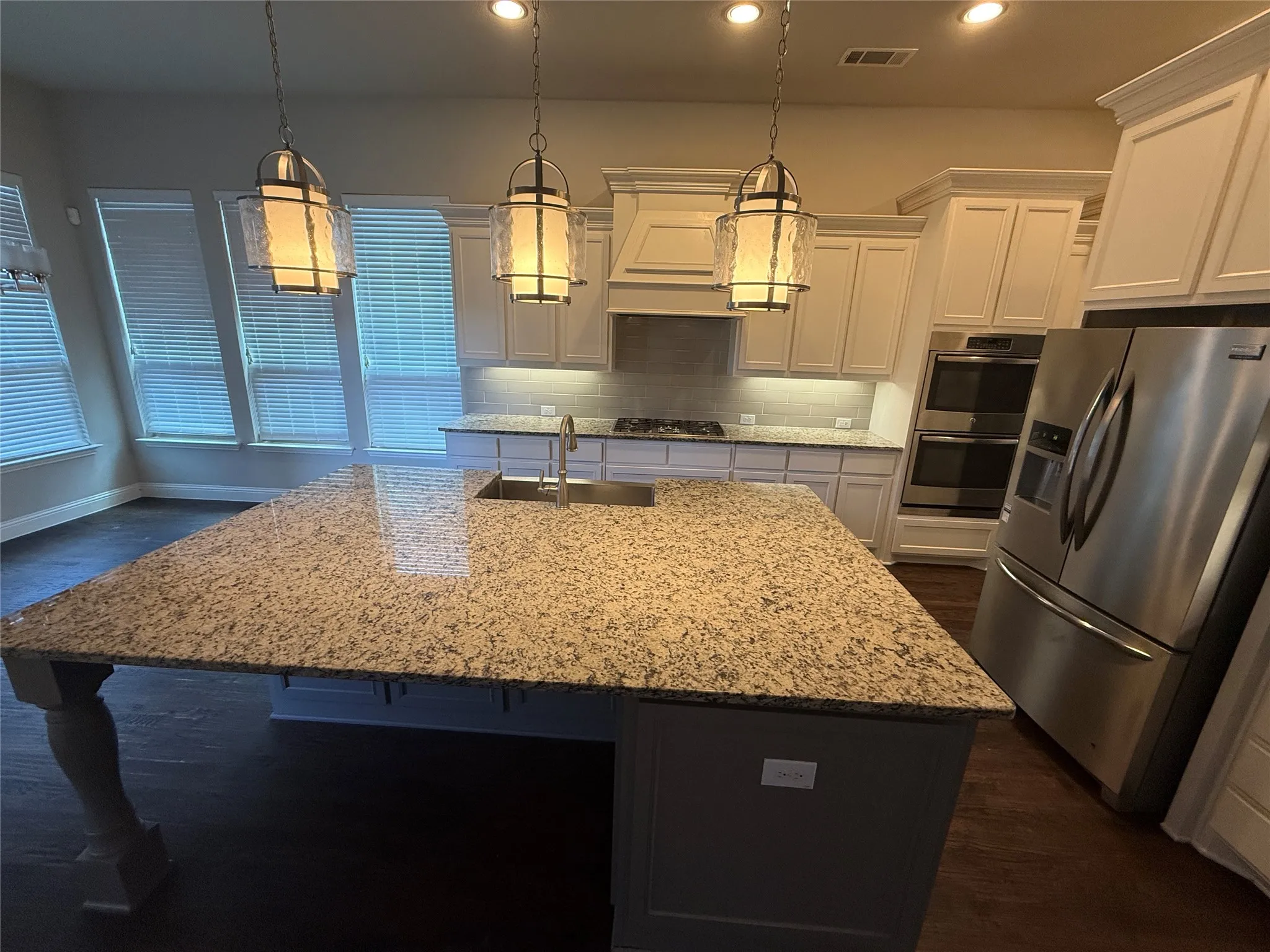 Single Family Residence For Rent in Tarrant County , 1101 Prairie Ridge Lane, Arlington, Texas 76005, 5 Bedroom, 5 Bathroom, 3 Garage spaces, 4,331 Sqft, built in 2017, mls#21333789, Real Estate Agent in Arlington, Homes For Rent in Tarrant county, Homes For Rent in Arlington, Realtor in Arlington Texas, Real Estate Brokerage Independent Realty Texas, Luminita Cordes Realtor