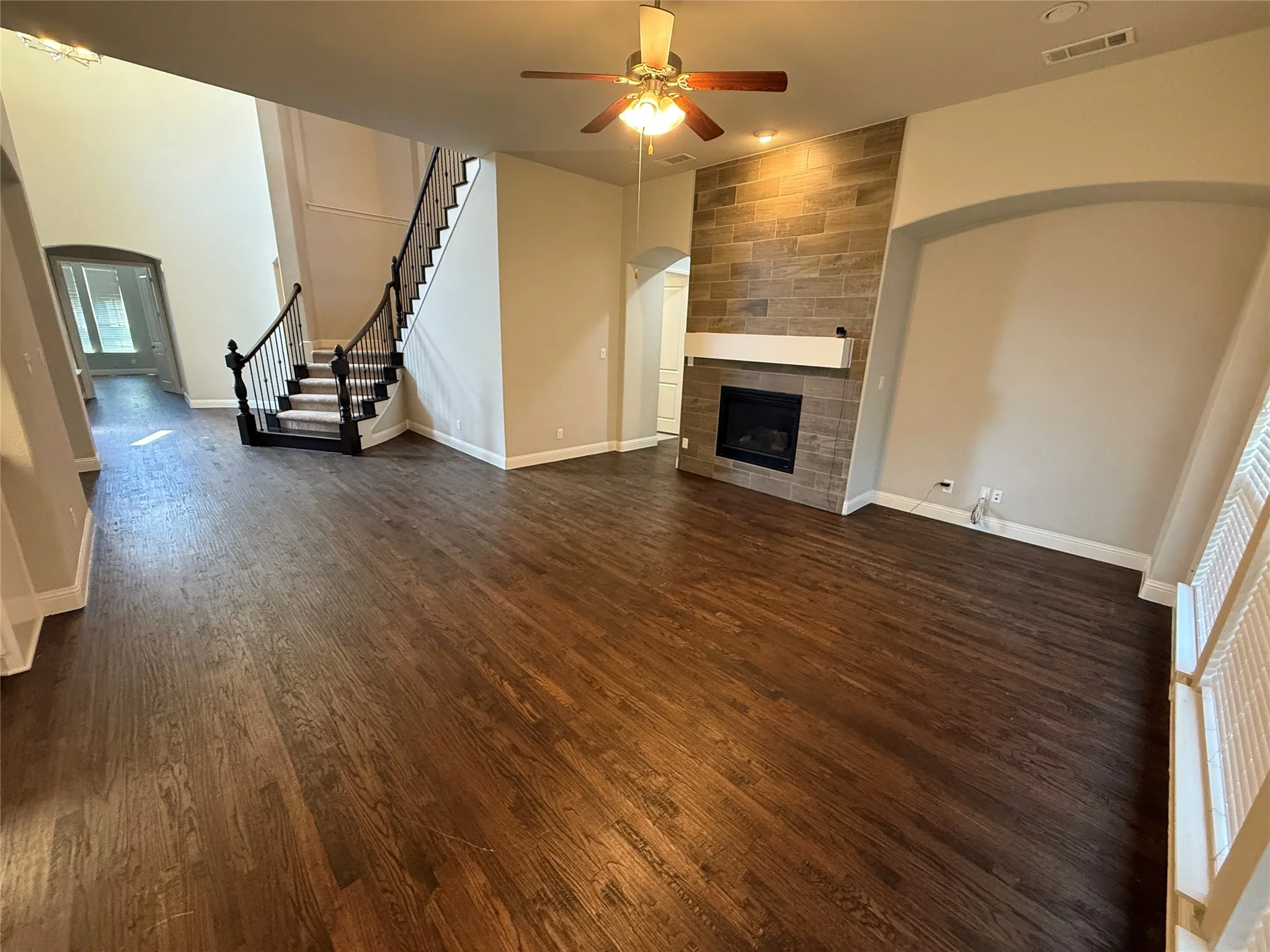 Single Family Residence For Rent in Tarrant County , 1101 Prairie Ridge Lane, Arlington, Texas 76005, 5 Bedroom, 5 Bathroom, 3 Garage spaces, 4,331 Sqft, built in 2017, mls#21333789, Real Estate Agent in Arlington, Homes For Rent in Tarrant county, Homes For Rent in Arlington, Realtor in Arlington Texas, Real Estate Brokerage Independent Realty Texas, Luminita Cordes Realtor