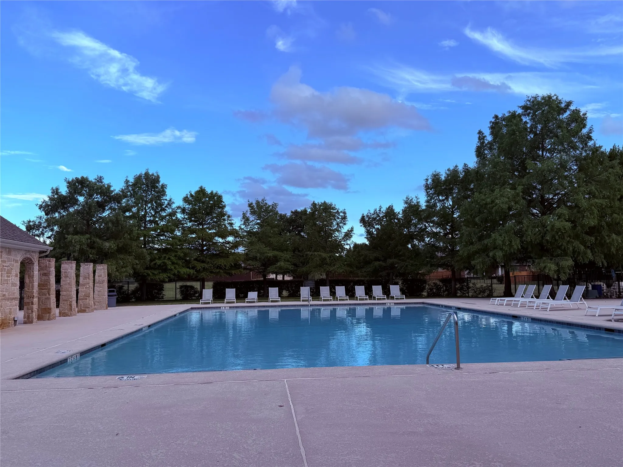 Single Family Residence For Sale in Denton County , 708 Creekside Drive, Little Elm, Texas 75068, 4 Bedroom, 2 Bathroom, 2 Garage spaces, 1,970 Sqft, built in 2006, mls#21333864, Real Estate Agent in Little Elm, Homes For Sale in Denton county, Homes For Sale in Little Elm, Realtor in Little Elm Texas, Real Estate Brokerage Independent Realty Texas, Luminita Cordes Realtor
