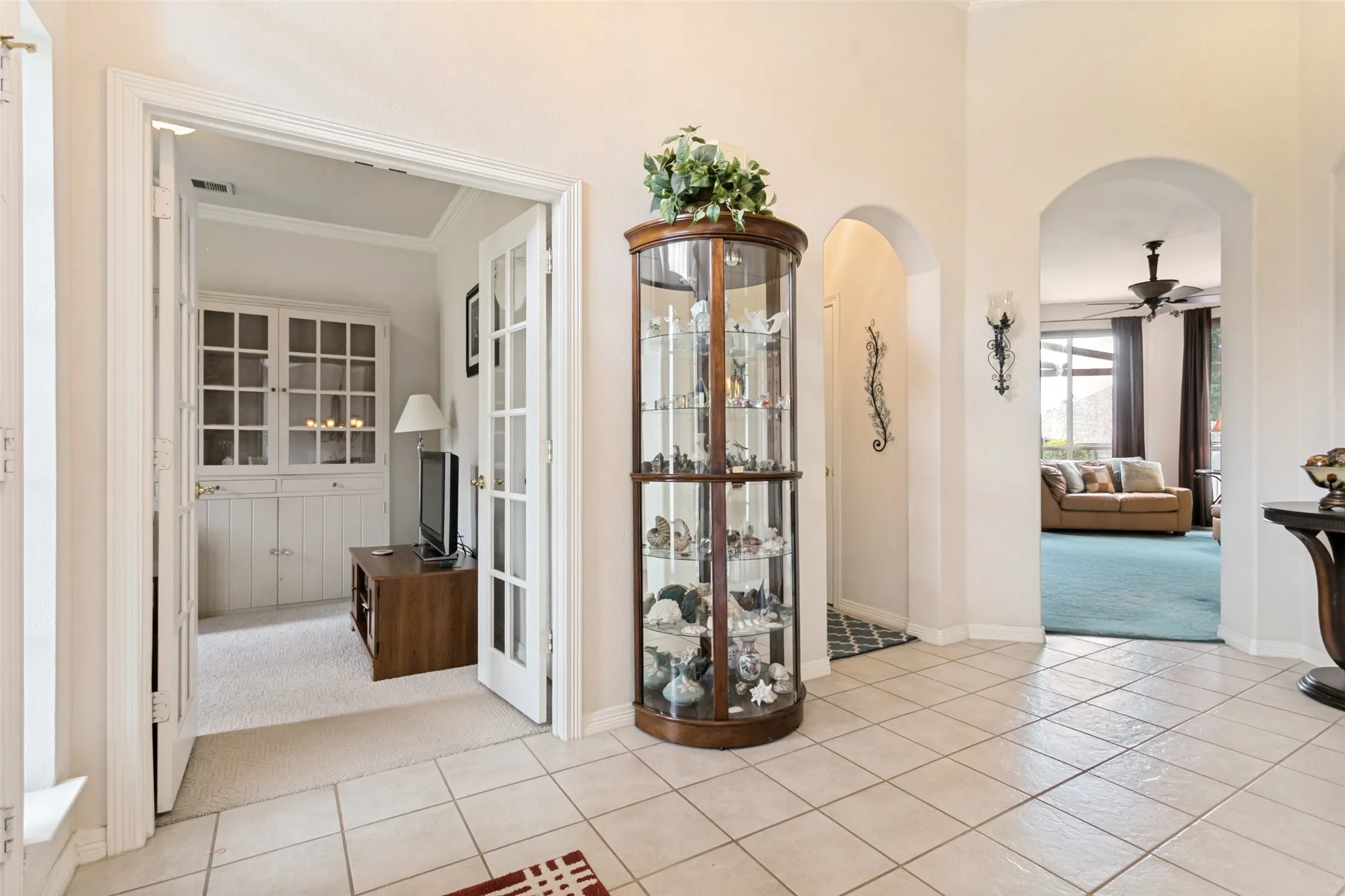 Single Family Residence For Sale in Denton County , 2304 Castlegate Drive, Corinth, Texas 76210, 3 Bedroom, 2 Bathroom, 2 Garage spaces, 2,061 Sqft, built in 2000, mls#21333800, Real Estate Agent in Corinth, Homes For Sale in Denton county, Homes For Sale in Corinth, Realtor in Corinth Texas, Real Estate Brokerage Independent Realty Texas, Luminita Cordes Realtor