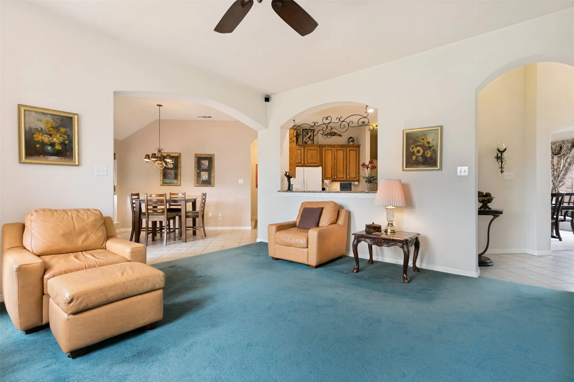 Single Family Residence For Sale in Denton County , 2304 Castlegate Drive, Corinth, Texas 76210, 3 Bedroom, 2 Bathroom, 2 Garage spaces, 2,061 Sqft, built in 2000, mls#21333800, Real Estate Agent in Corinth, Homes For Sale in Denton county, Homes For Sale in Corinth, Realtor in Corinth Texas, Real Estate Brokerage Independent Realty Texas, Luminita Cordes Realtor