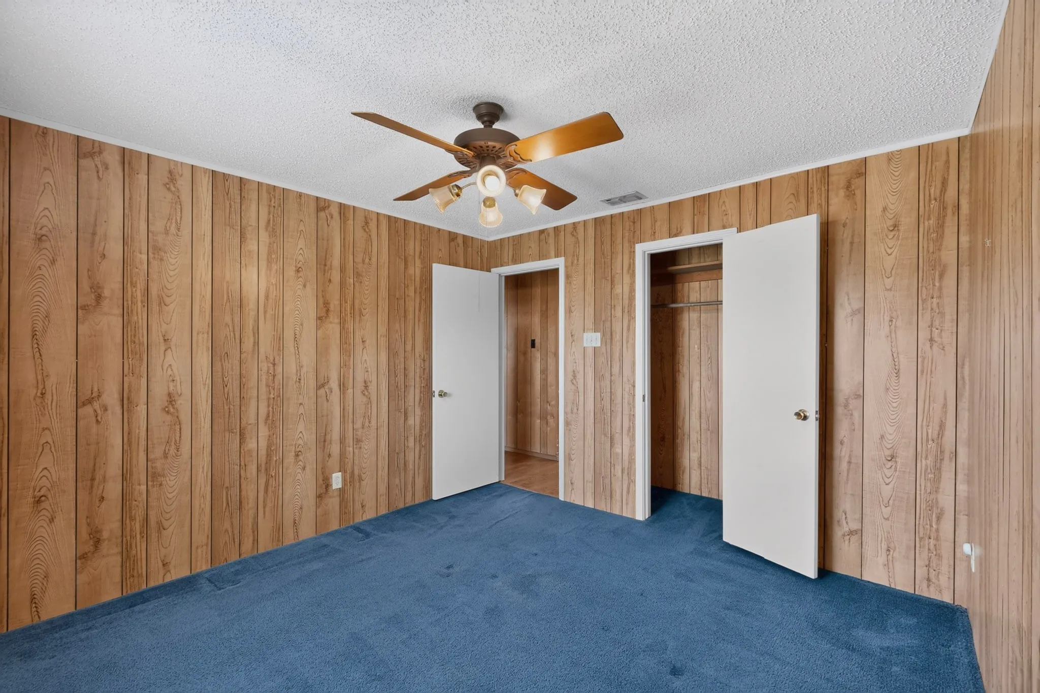 Single Family Residence For Sale in Kaufman County , 8487 County Road 308, Terrell, Texas 75161, 4 Bedroom, 2 Bathroom, Garage spaces, 2,084 Sqft, built in 1980, mls#21330829, Real Estate Agent in Terrell, Homes For Sale in Kaufman county, Homes For Sale in Terrell, Realtor in Terrell Texas, Real Estate Brokerage Independent Realty Texas, Luminita Cordes Realtor