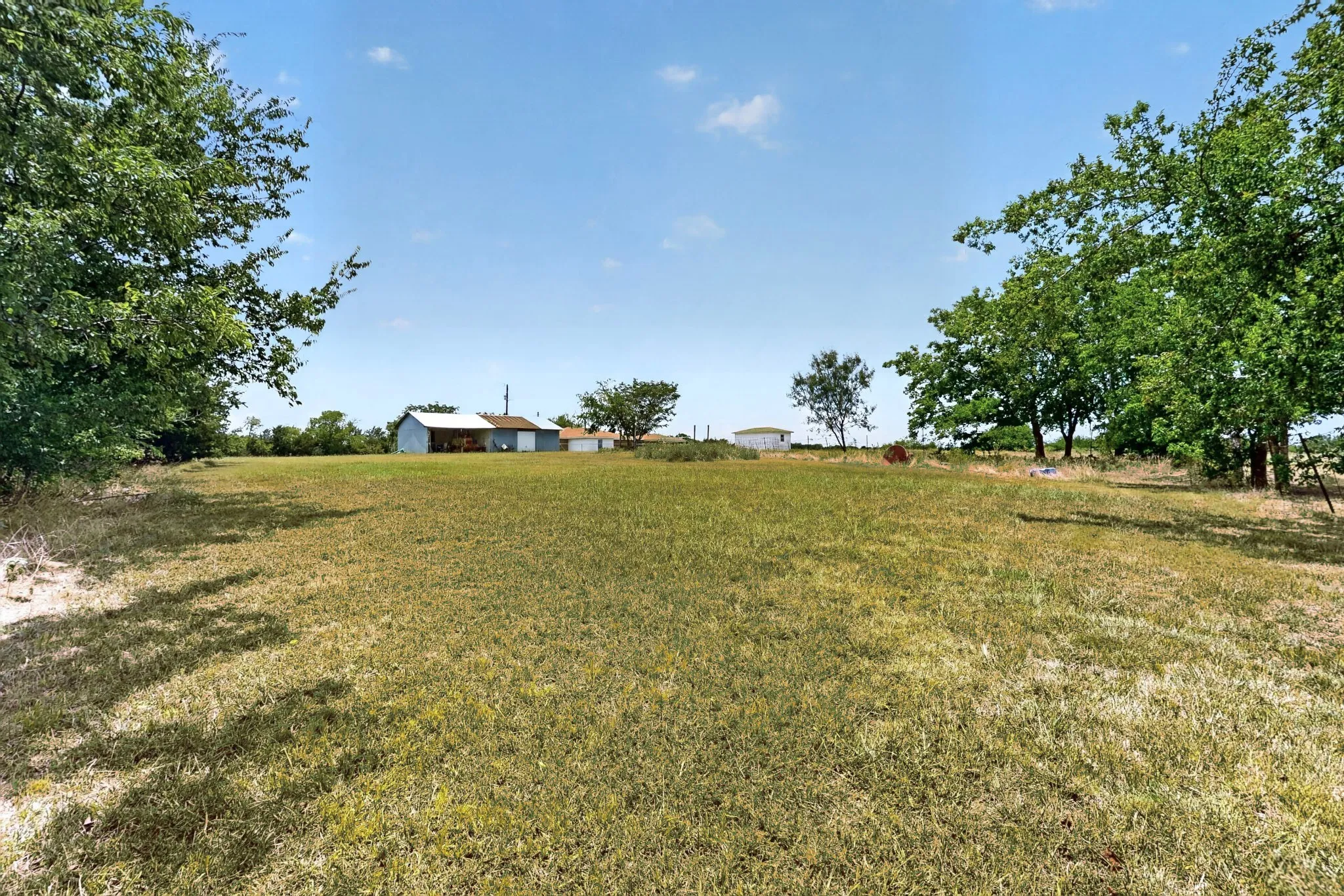 Single Family Residence For Sale in Kaufman County , 8487 County Road 308, Terrell, Texas 75161, 4 Bedroom, 2 Bathroom, Garage spaces, 2,084 Sqft, built in 1980, mls#21330829, Real Estate Agent in Terrell, Homes For Sale in Kaufman county, Homes For Sale in Terrell, Realtor in Terrell Texas, Real Estate Brokerage Independent Realty Texas, Luminita Cordes Realtor