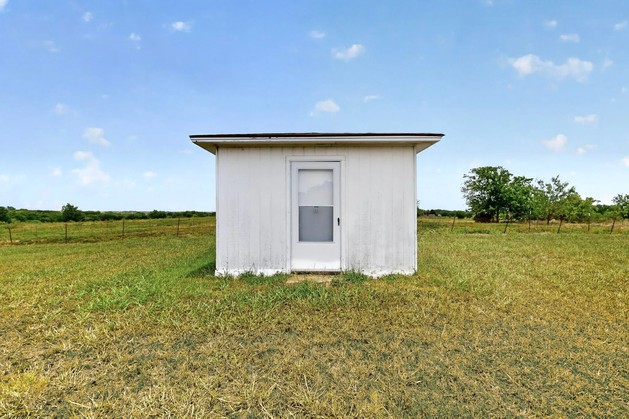 Single Family Residence For Sale in Kaufman County , 8487 County Road 308, Terrell, Texas 75161, 4 Bedroom, 2 Bathroom, Garage spaces, 2,084 Sqft, built in 1980, mls#21330829, Real Estate Agent in Terrell, Homes For Sale in Kaufman county, Homes For Sale in Terrell, Realtor in Terrell Texas, Real Estate Brokerage Independent Realty Texas, Luminita Cordes Realtor