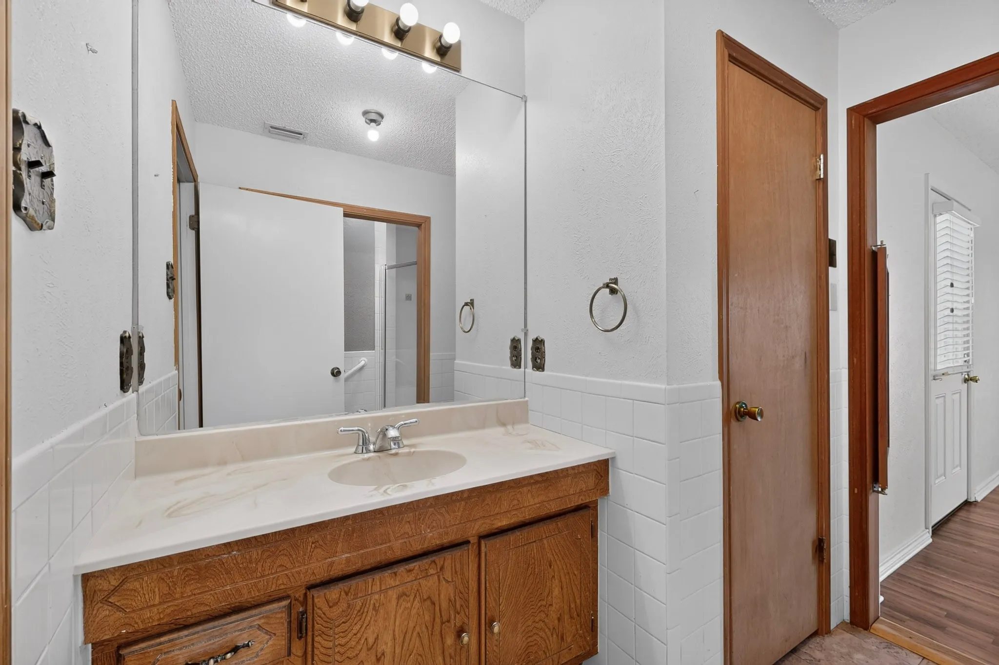 Single Family Residence For Sale in Kaufman County , 8487 County Road 308, Terrell, Texas 75161, 4 Bedroom, 2 Bathroom, Garage spaces, 2,084 Sqft, built in 1980, mls#21330829, Real Estate Agent in Terrell, Homes For Sale in Kaufman county, Homes For Sale in Terrell, Realtor in Terrell Texas, Real Estate Brokerage Independent Realty Texas, Luminita Cordes Realtor