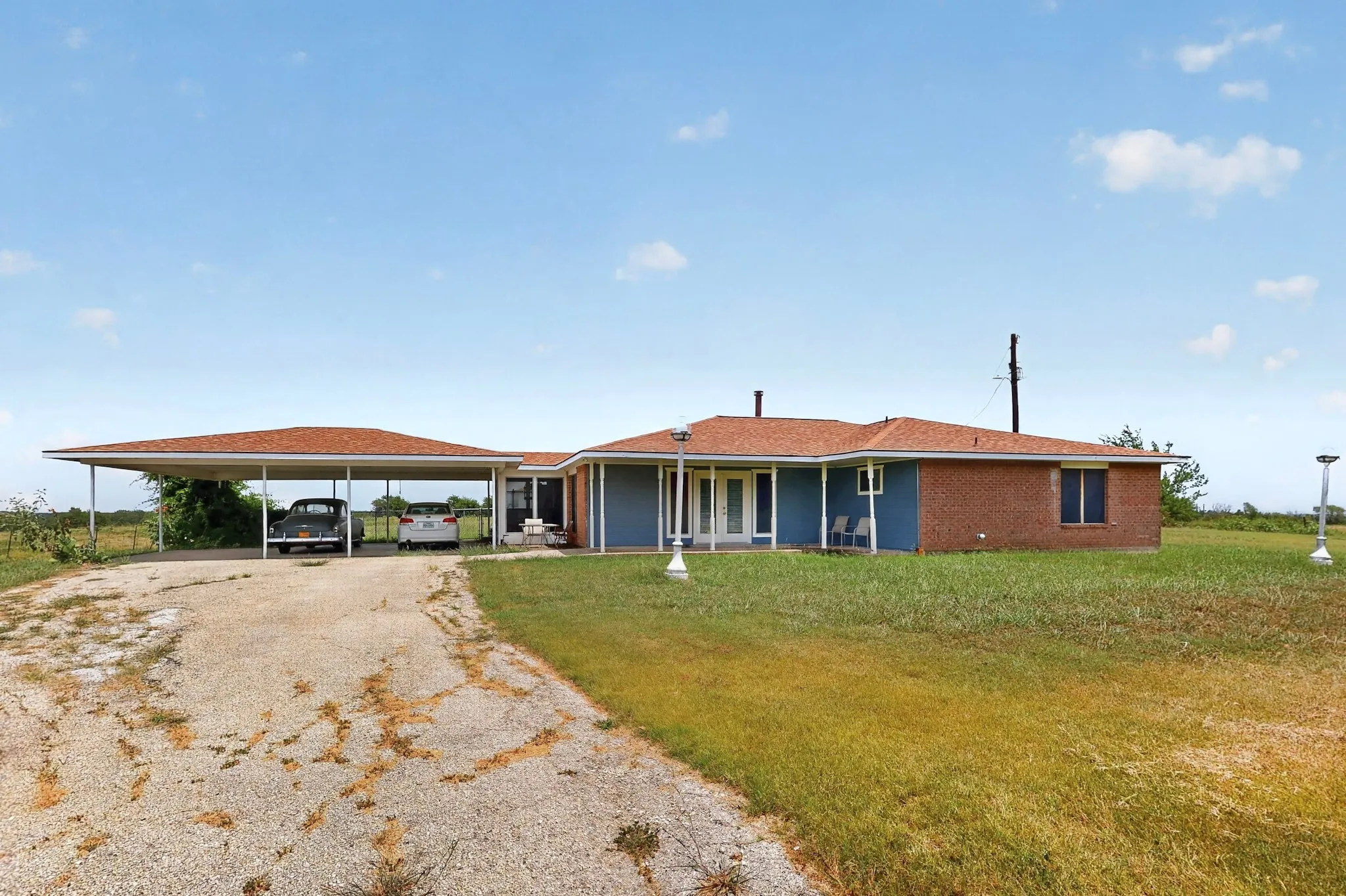 Single Family Residence For Sale in Kaufman County , 8487 County Road 308, Terrell, Texas 75161, 4 Bedroom, 2 Bathroom, Garage spaces, 2,084 Sqft, built in 1980, mls#21330829, Real Estate Agent in Terrell, Homes For Sale in Kaufman county, Homes For Sale in Terrell, Realtor in Terrell Texas, Real Estate Brokerage Independent Realty Texas, Luminita Cordes Realtor