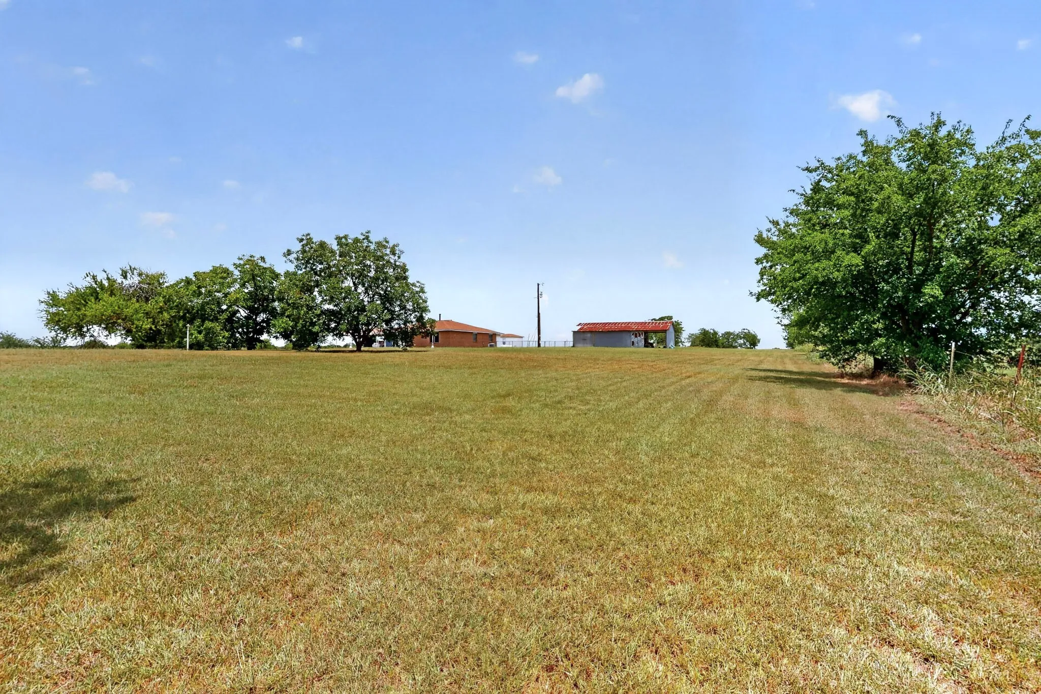 Single Family Residence For Sale in Kaufman County , 8487 County Road 308, Terrell, Texas 75161, 4 Bedroom, 2 Bathroom, Garage spaces, 2,084 Sqft, built in 1980, mls#21330829, Real Estate Agent in Terrell, Homes For Sale in Kaufman county, Homes For Sale in Terrell, Realtor in Terrell Texas, Real Estate Brokerage Independent Realty Texas, Luminita Cordes Realtor