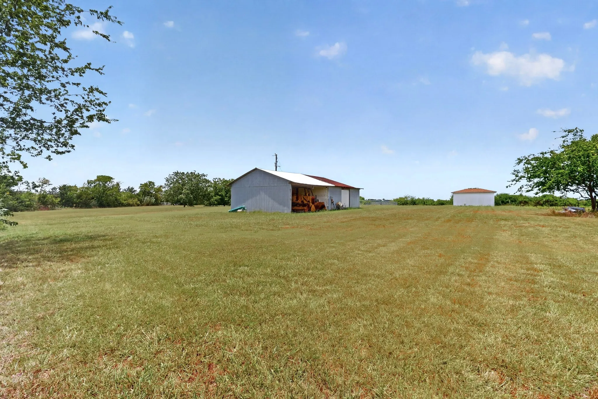 Single Family Residence For Sale in Kaufman County , 8487 County Road 308, Terrell, Texas 75161, 4 Bedroom, 2 Bathroom, Garage spaces, 2,084 Sqft, built in 1980, mls#21330829, Real Estate Agent in Terrell, Homes For Sale in Kaufman county, Homes For Sale in Terrell, Realtor in Terrell Texas, Real Estate Brokerage Independent Realty Texas, Luminita Cordes Realtor