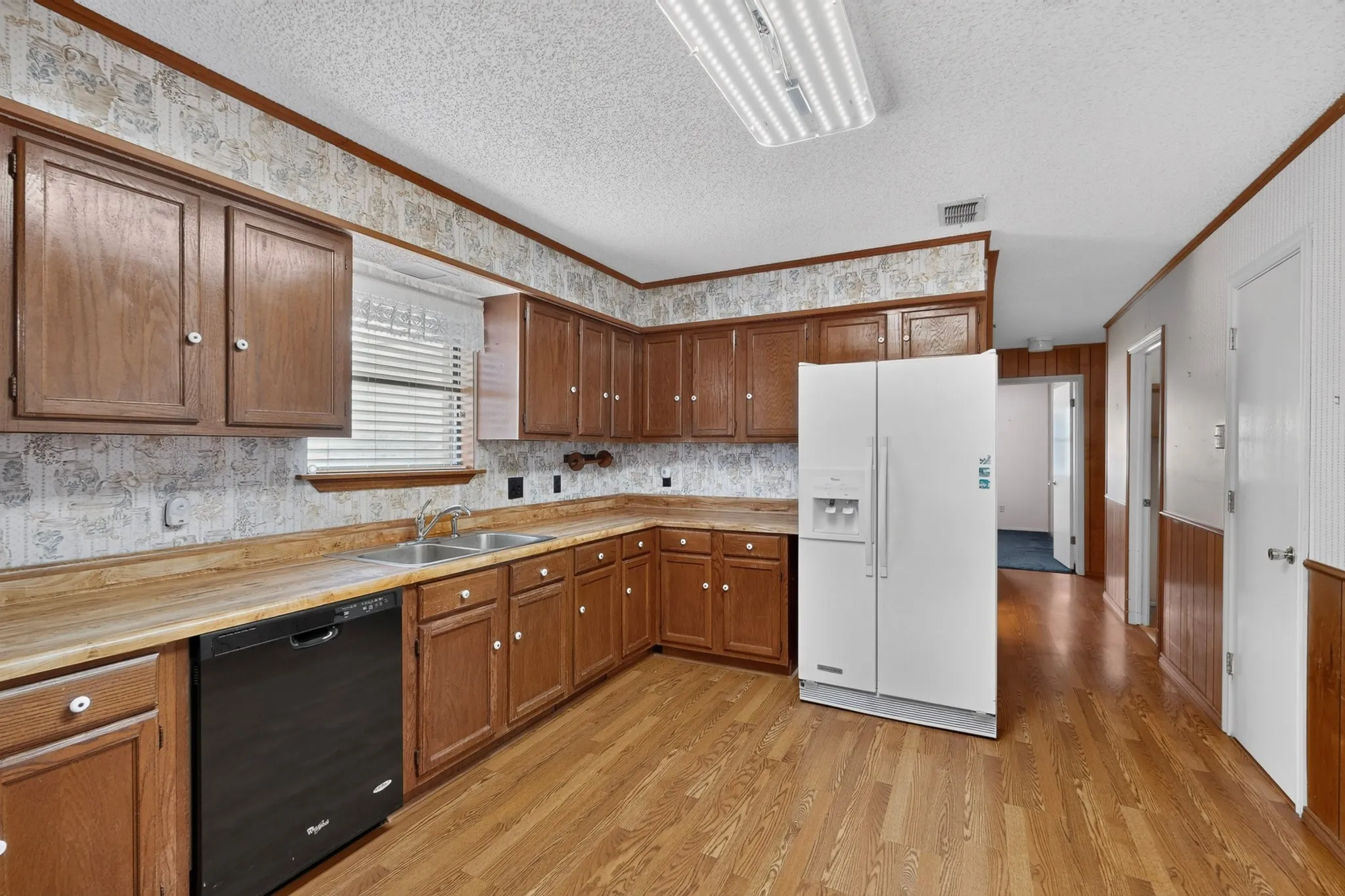 Single Family Residence For Sale in Kaufman County , 8487 County Road 308, Terrell, Texas 75161, 4 Bedroom, 2 Bathroom, Garage spaces, 2,084 Sqft, built in 1980, mls#21330829, Real Estate Agent in Terrell, Homes For Sale in Kaufman county, Homes For Sale in Terrell, Realtor in Terrell Texas, Real Estate Brokerage Independent Realty Texas, Luminita Cordes Realtor