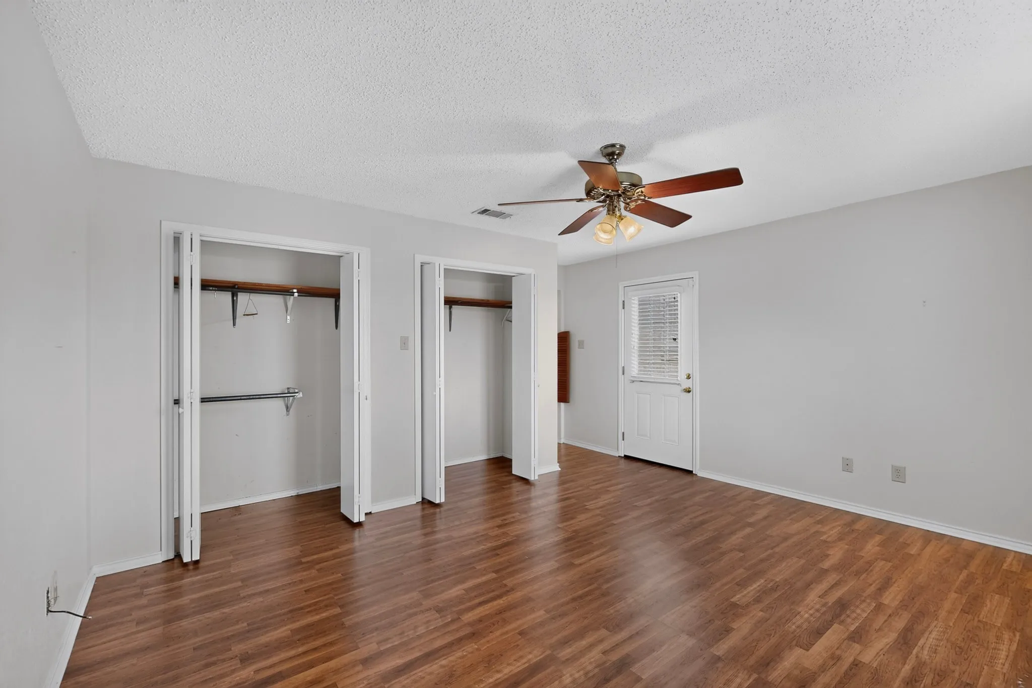 Single Family Residence For Sale in Kaufman County , 8487 County Road 308, Terrell, Texas 75161, 4 Bedroom, 2 Bathroom, Garage spaces, 2,084 Sqft, built in 1980, mls#21330829, Real Estate Agent in Terrell, Homes For Sale in Kaufman county, Homes For Sale in Terrell, Realtor in Terrell Texas, Real Estate Brokerage Independent Realty Texas, Luminita Cordes Realtor