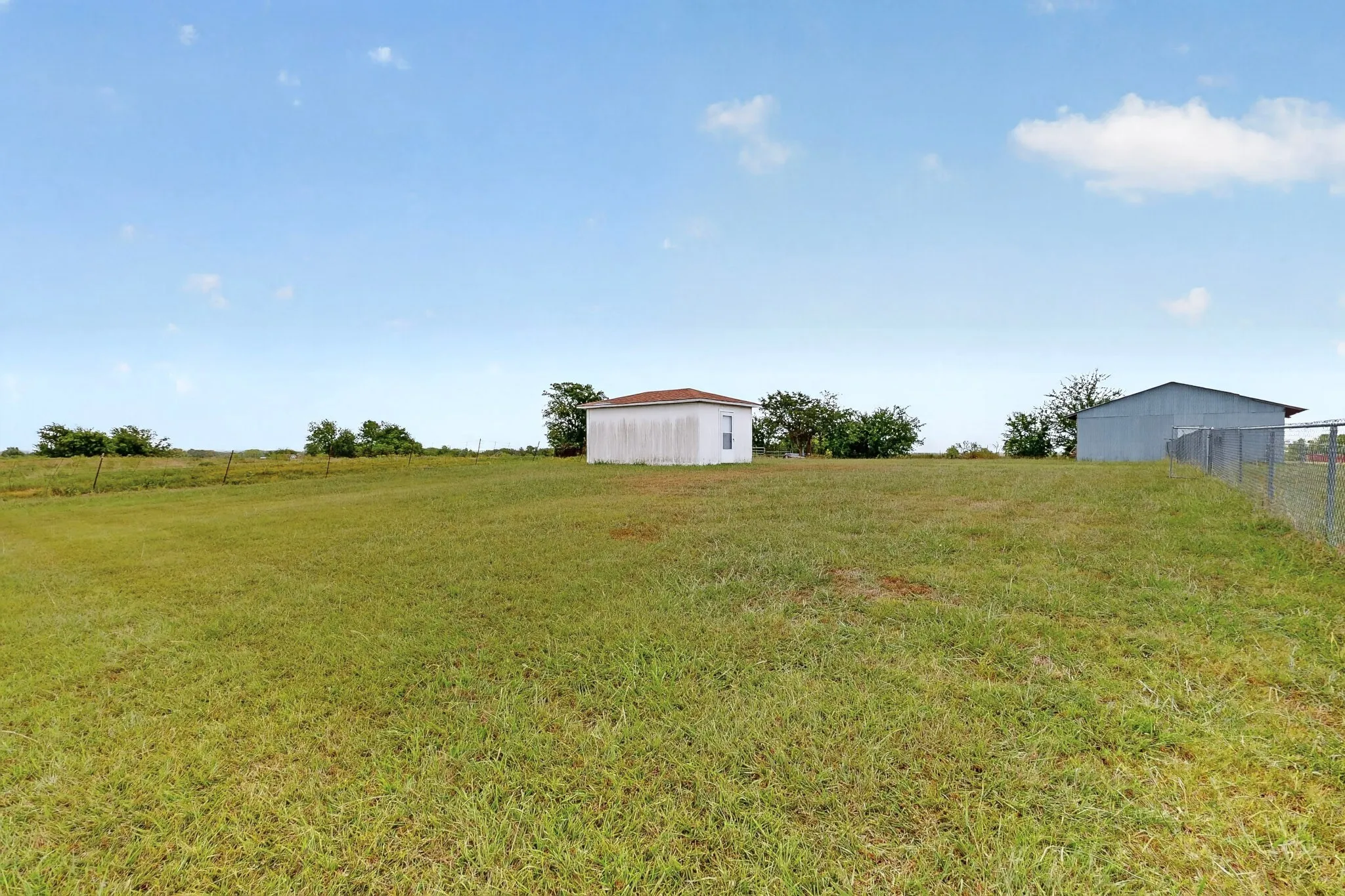 Single Family Residence For Sale in Kaufman County , 8487 County Road 308, Terrell, Texas 75161, 4 Bedroom, 2 Bathroom, Garage spaces, 2,084 Sqft, built in 1980, mls#21330829, Real Estate Agent in Terrell, Homes For Sale in Kaufman county, Homes For Sale in Terrell, Realtor in Terrell Texas, Real Estate Brokerage Independent Realty Texas, Luminita Cordes Realtor