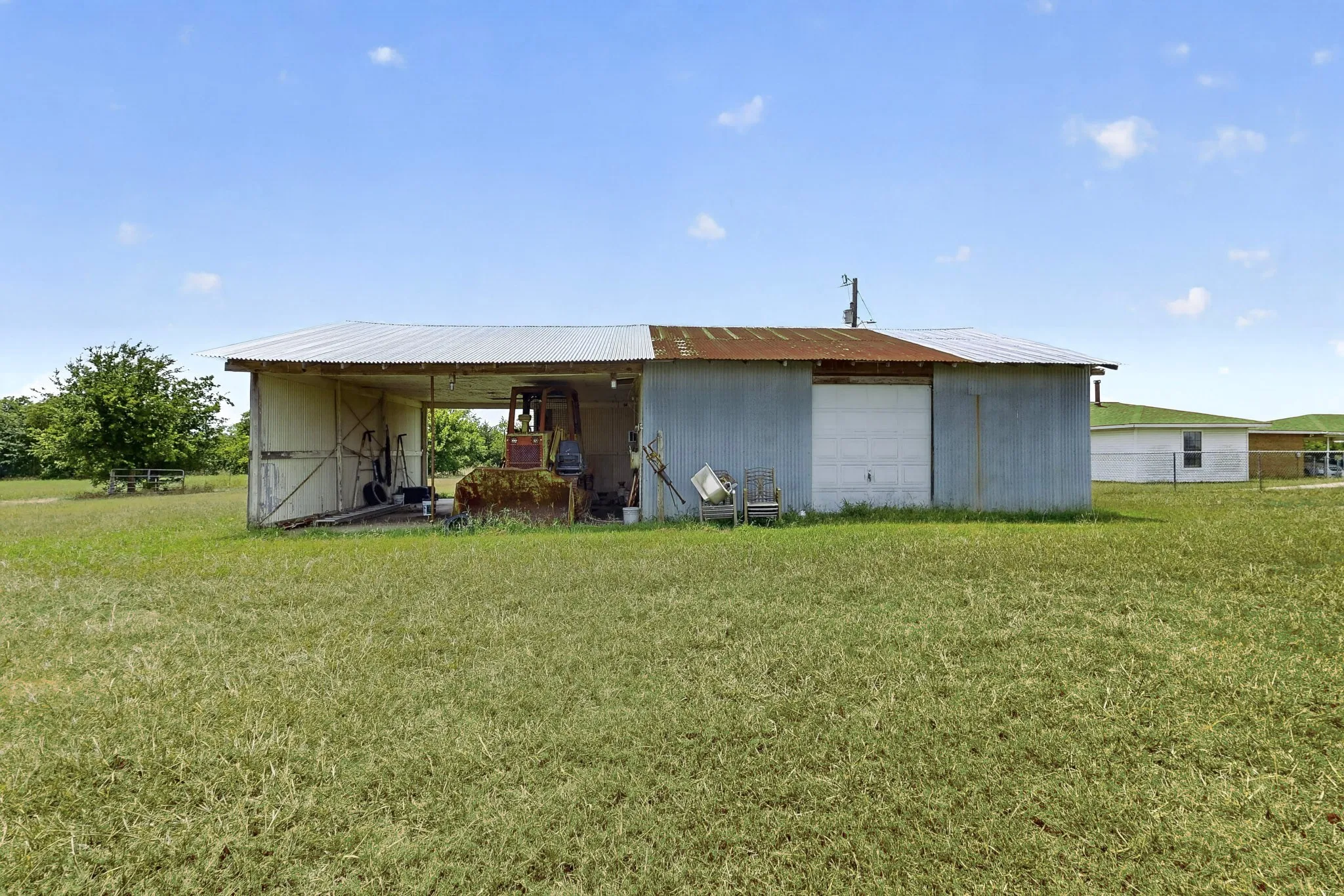 Single Family Residence For Sale in Kaufman County , 8487 County Road 308, Terrell, Texas 75161, 4 Bedroom, 2 Bathroom, Garage spaces, 2,084 Sqft, built in 1980, mls#21330829, Real Estate Agent in Terrell, Homes For Sale in Kaufman county, Homes For Sale in Terrell, Realtor in Terrell Texas, Real Estate Brokerage Independent Realty Texas, Luminita Cordes Realtor