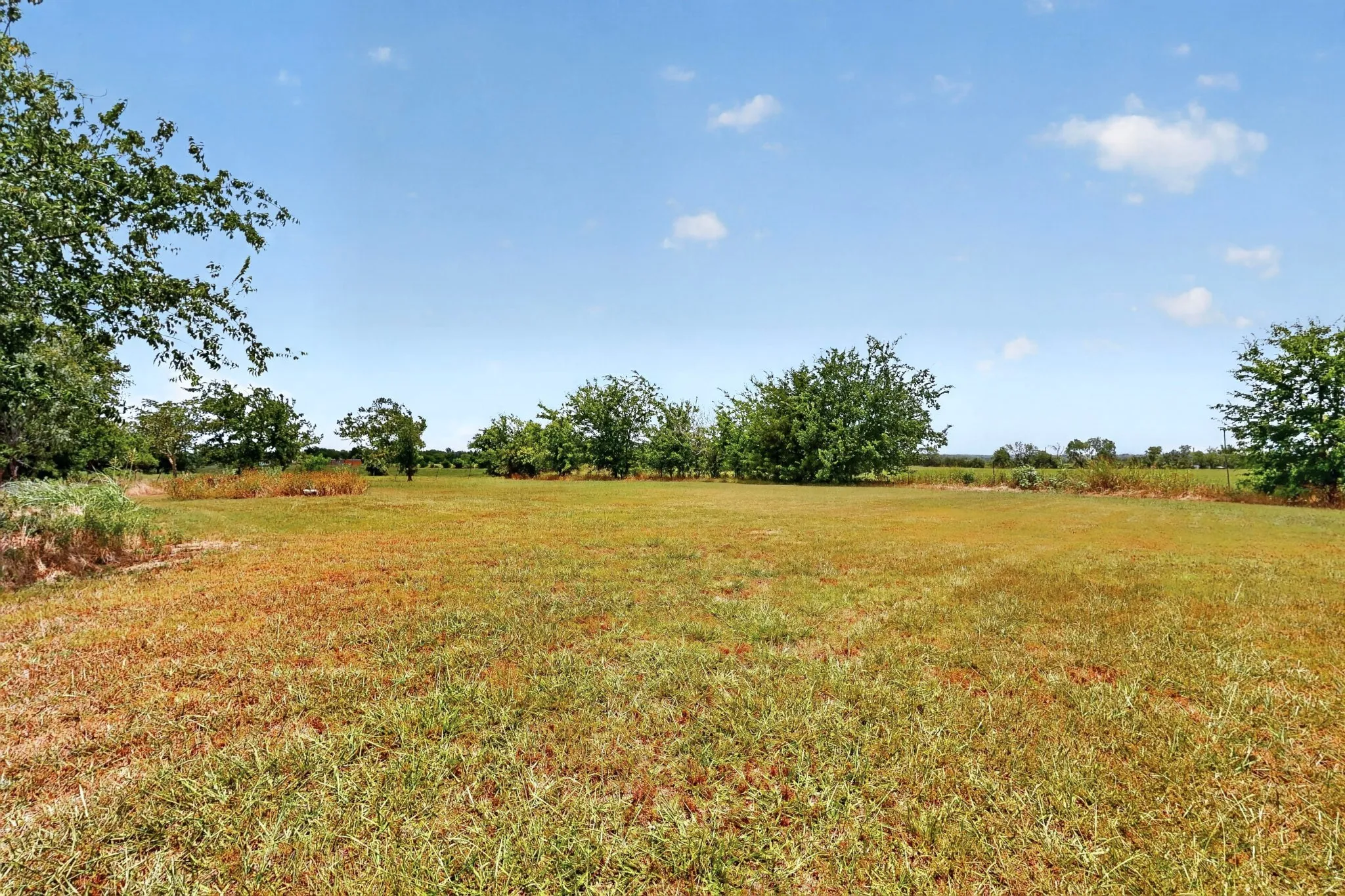 Single Family Residence For Sale in Kaufman County , 8487 County Road 308, Terrell, Texas 75161, 4 Bedroom, 2 Bathroom, Garage spaces, 2,084 Sqft, built in 1980, mls#21330829, Real Estate Agent in Terrell, Homes For Sale in Kaufman county, Homes For Sale in Terrell, Realtor in Terrell Texas, Real Estate Brokerage Independent Realty Texas, Luminita Cordes Realtor