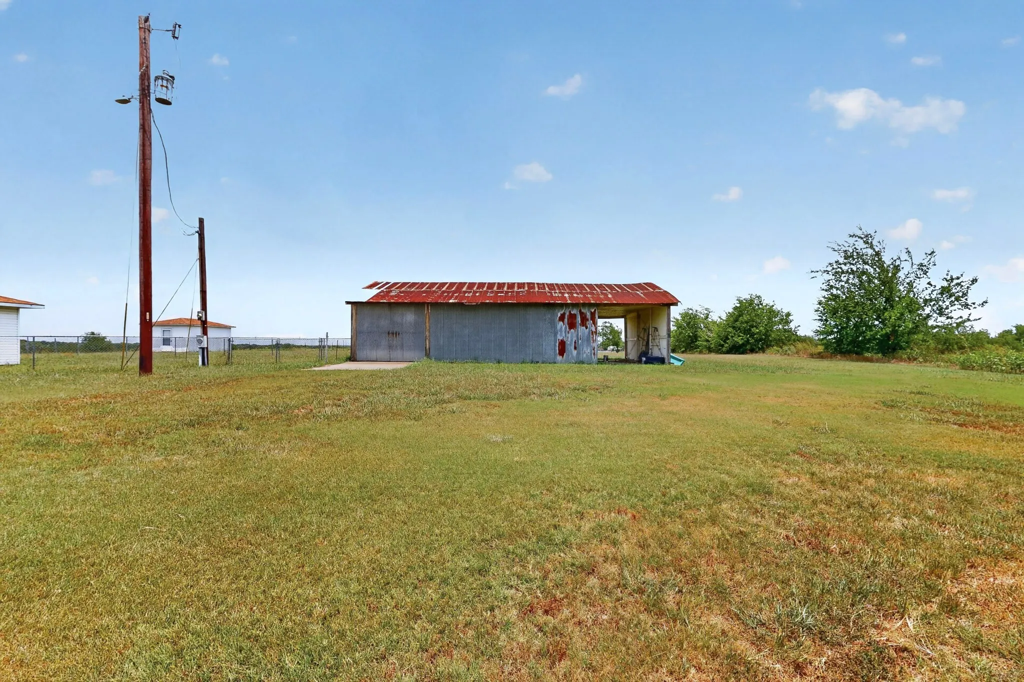 Single Family Residence For Sale in Kaufman County , 8487 County Road 308, Terrell, Texas 75161, 4 Bedroom, 2 Bathroom, Garage spaces, 2,084 Sqft, built in 1980, mls#21330829, Real Estate Agent in Terrell, Homes For Sale in Kaufman county, Homes For Sale in Terrell, Realtor in Terrell Texas, Real Estate Brokerage Independent Realty Texas, Luminita Cordes Realtor