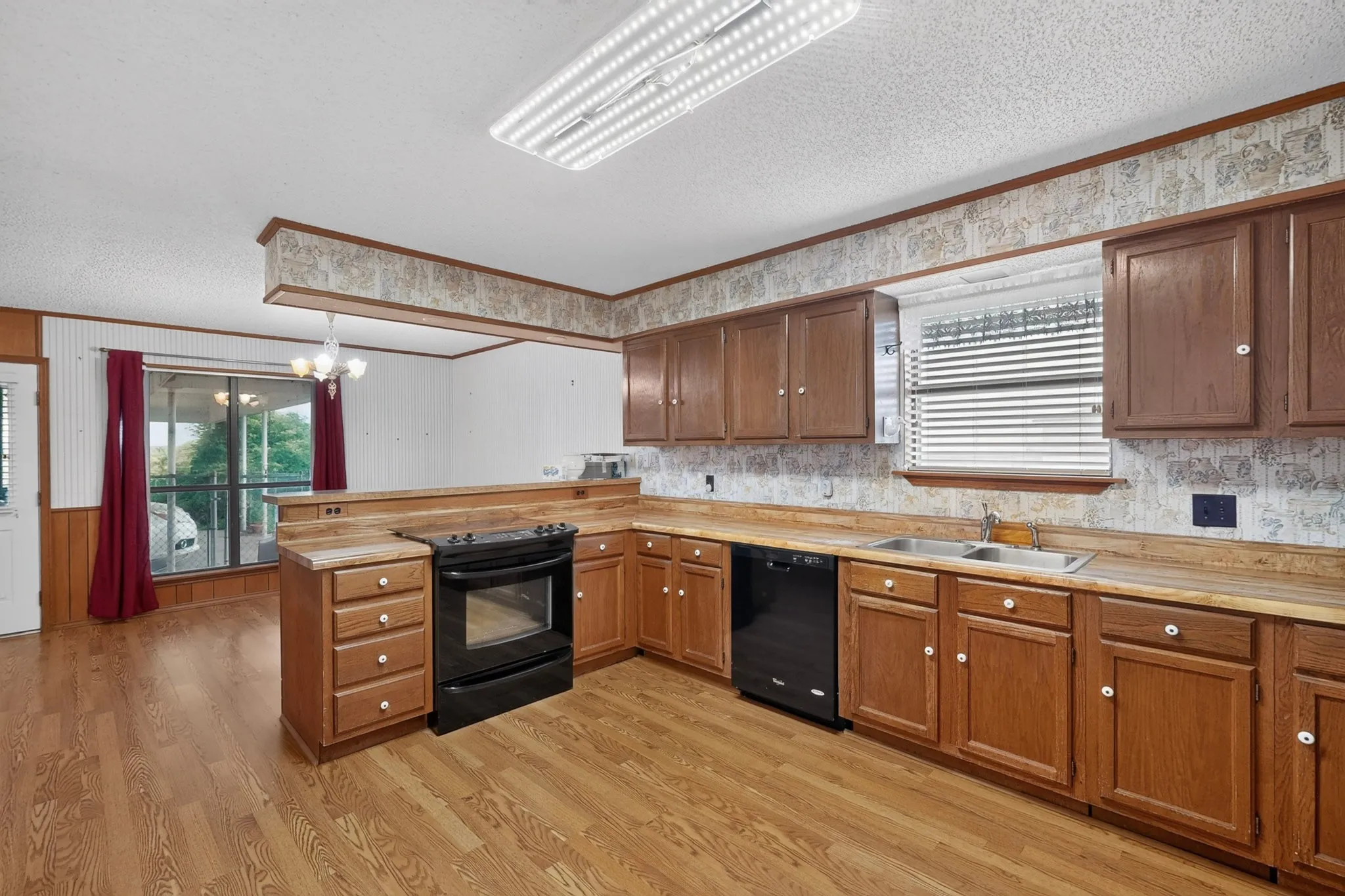 Single Family Residence For Sale in Kaufman County , 8487 County Road 308, Terrell, Texas 75161, 4 Bedroom, 2 Bathroom, Garage spaces, 2,084 Sqft, built in 1980, mls#21330829, Real Estate Agent in Terrell, Homes For Sale in Kaufman county, Homes For Sale in Terrell, Realtor in Terrell Texas, Real Estate Brokerage Independent Realty Texas, Luminita Cordes Realtor