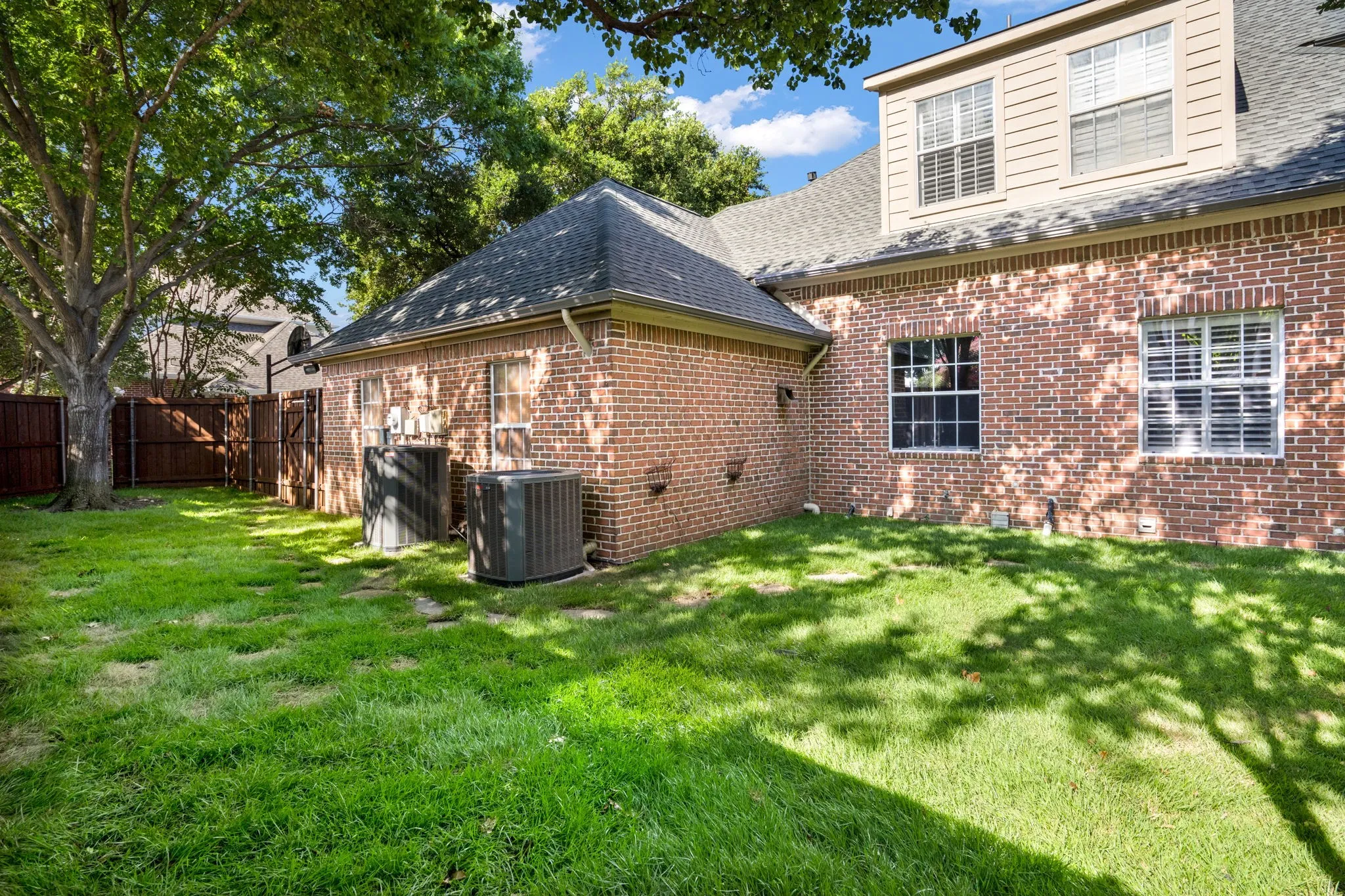 Single Family Residence For Sale in Collin County , 5008 Charles Place, Plano, Texas 75093, 4 Bedroom, 5 Bathroom, 3 Garage spaces, 4,290 Sqft, built in 1992, mls#21319524, Real Estate Agent in Plano, Homes For Sale in Collin county, Homes For Sale in Plano, Realtor in Plano Texas, Real Estate Brokerage Independent Realty Texas, Luminita Cordes Realtor