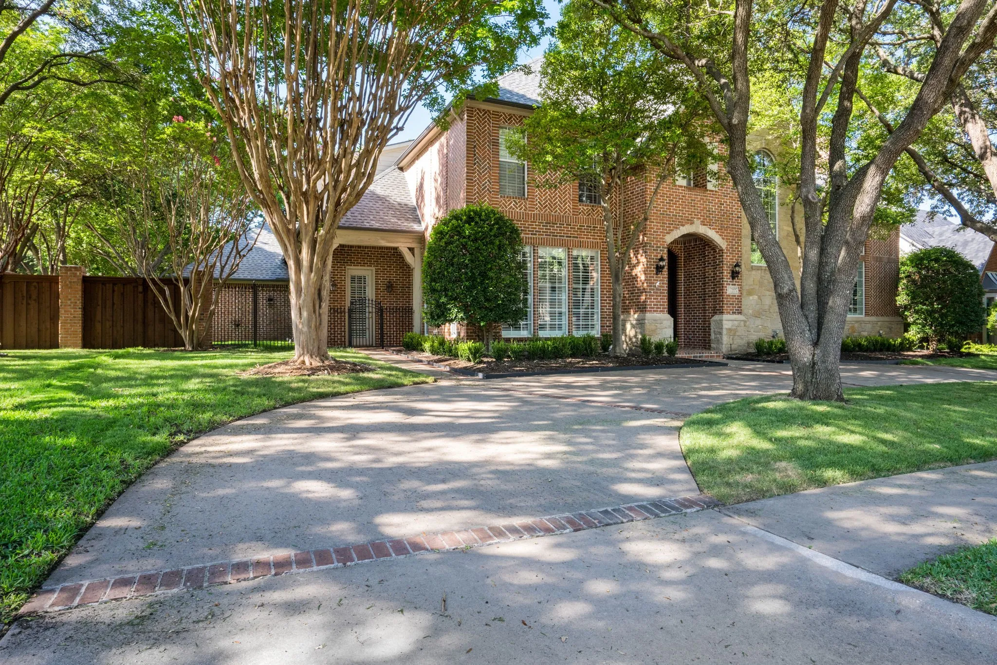 Single Family Residence For Sale in Collin County , 5008 Charles Place, Plano, Texas 75093, 4 Bedroom, 5 Bathroom, 3 Garage spaces, 4,290 Sqft, built in 1992, mls#21319524, Real Estate Agent in Plano, Homes For Sale in Collin county, Homes For Sale in Plano, Realtor in Plano Texas, Real Estate Brokerage Independent Realty Texas, Luminita Cordes Realtor