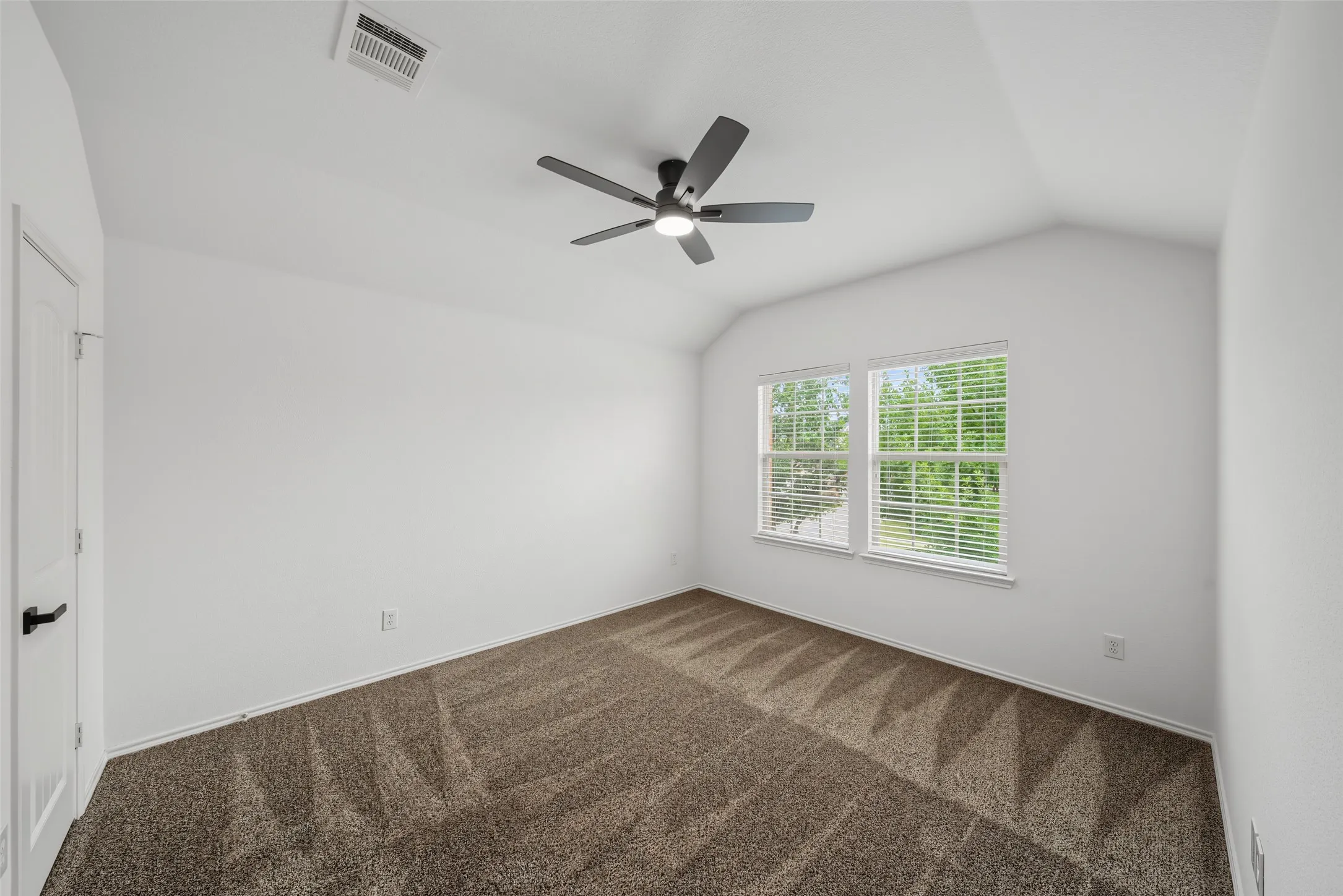 Single Family Residence For Sale in Collin County , 9713 Tipperary Drive, Mc Kinney, Texas 75072, 3 Bedroom, 3 Bathroom, 2 Garage spaces, 2,425 Sqft, built in 2010, mls#21333882, Real Estate Agent in Mc Kinney, Homes For Sale in Collin county, Homes For Sale in Mc Kinney, Realtor in Mc Kinney Texas, Real Estate Brokerage Independent Realty Texas, Luminita Cordes Realtor