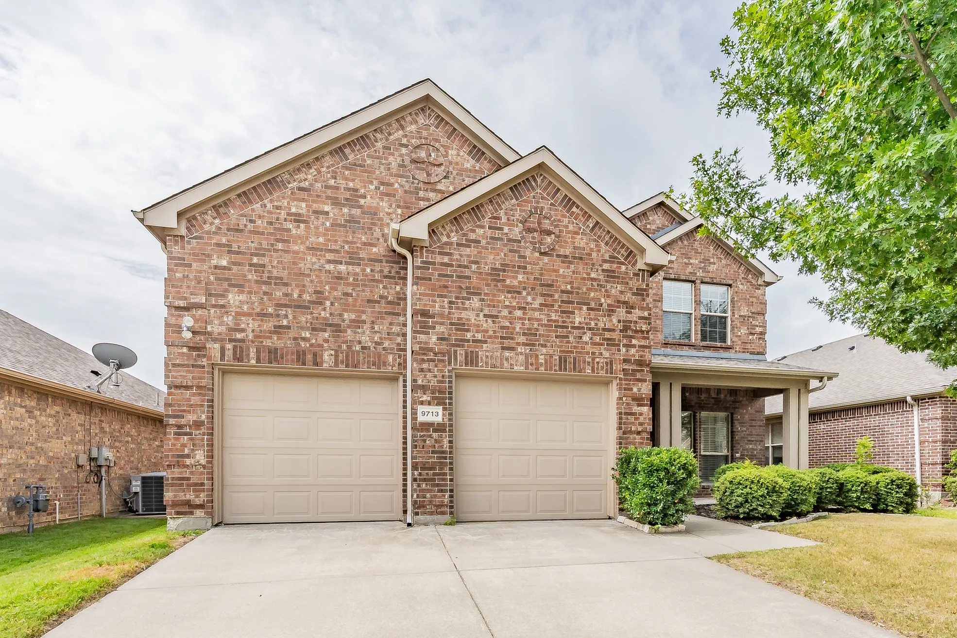 Single Family Residence For Sale in Collin County , 9713 Tipperary Drive, Mc Kinney, Texas 75072, 3 Bedroom, 3 Bathroom, 2 Garage spaces, 2,425 Sqft, built in 2010, mls#21333882, Real Estate Agent in Mc Kinney, Homes For Sale in Collin county, Homes For Sale in Mc Kinney, Realtor in Mc Kinney Texas, Real Estate Brokerage Independent Realty Texas, Luminita Cordes Realtor