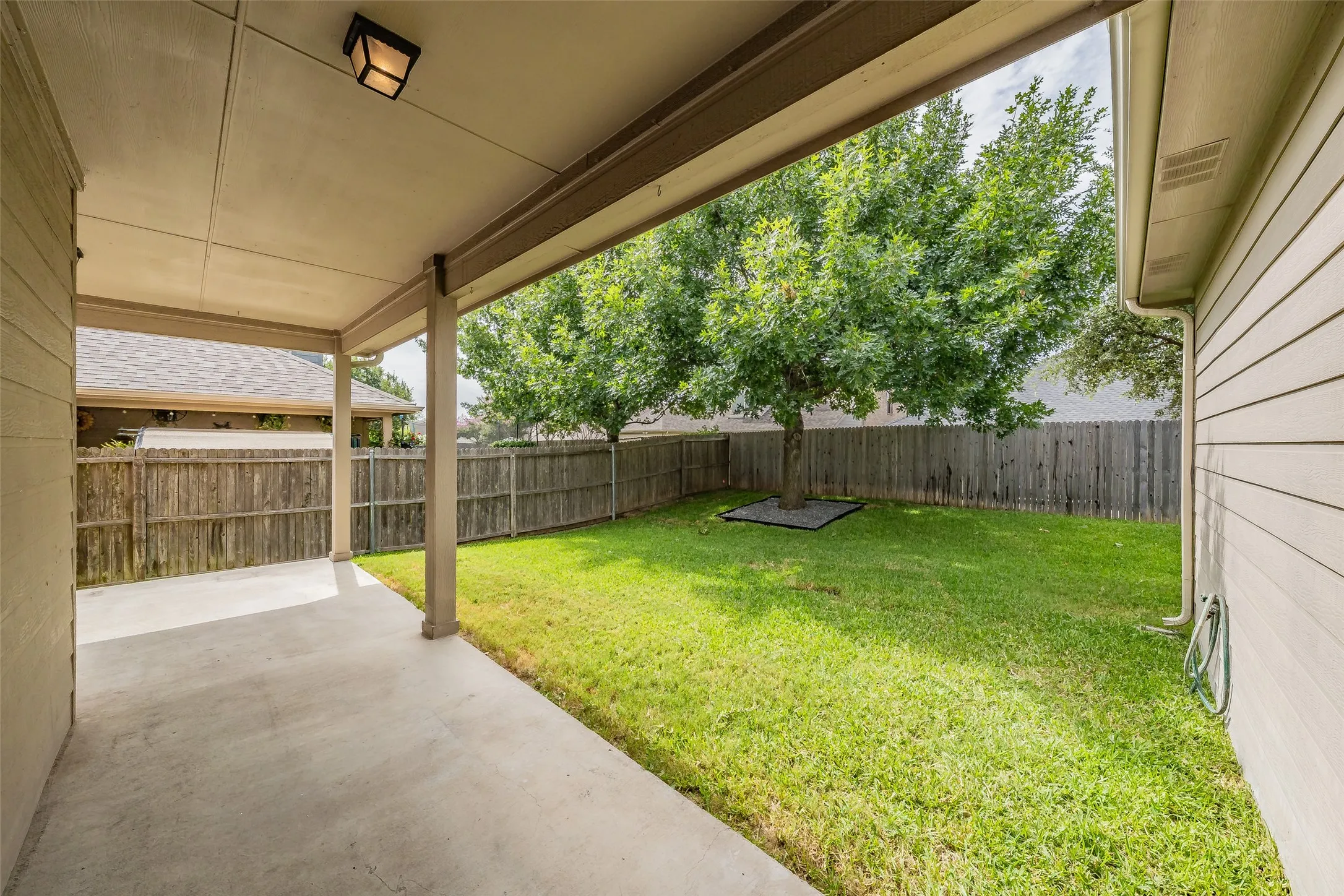 Single Family Residence For Sale in Collin County , 9713 Tipperary Drive, Mc Kinney, Texas 75072, 3 Bedroom, 3 Bathroom, 2 Garage spaces, 2,425 Sqft, built in 2010, mls#21333882, Real Estate Agent in Mc Kinney, Homes For Sale in Collin county, Homes For Sale in Mc Kinney, Realtor in Mc Kinney Texas, Real Estate Brokerage Independent Realty Texas, Luminita Cordes Realtor