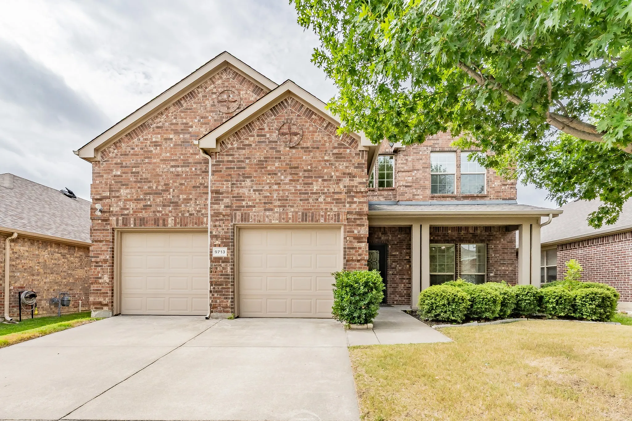 Single Family Residence For Sale in Collin County , 9713 Tipperary Drive, Mc Kinney, Texas 75072, 3 Bedroom, 3 Bathroom, 2 Garage spaces, 2,425 Sqft, built in 2010, mls#21333882, Real Estate Agent in Mc Kinney, Homes For Sale in Collin county, Homes For Sale in Mc Kinney, Realtor in Mc Kinney Texas, Real Estate Brokerage Independent Realty Texas, Luminita Cordes Realtor