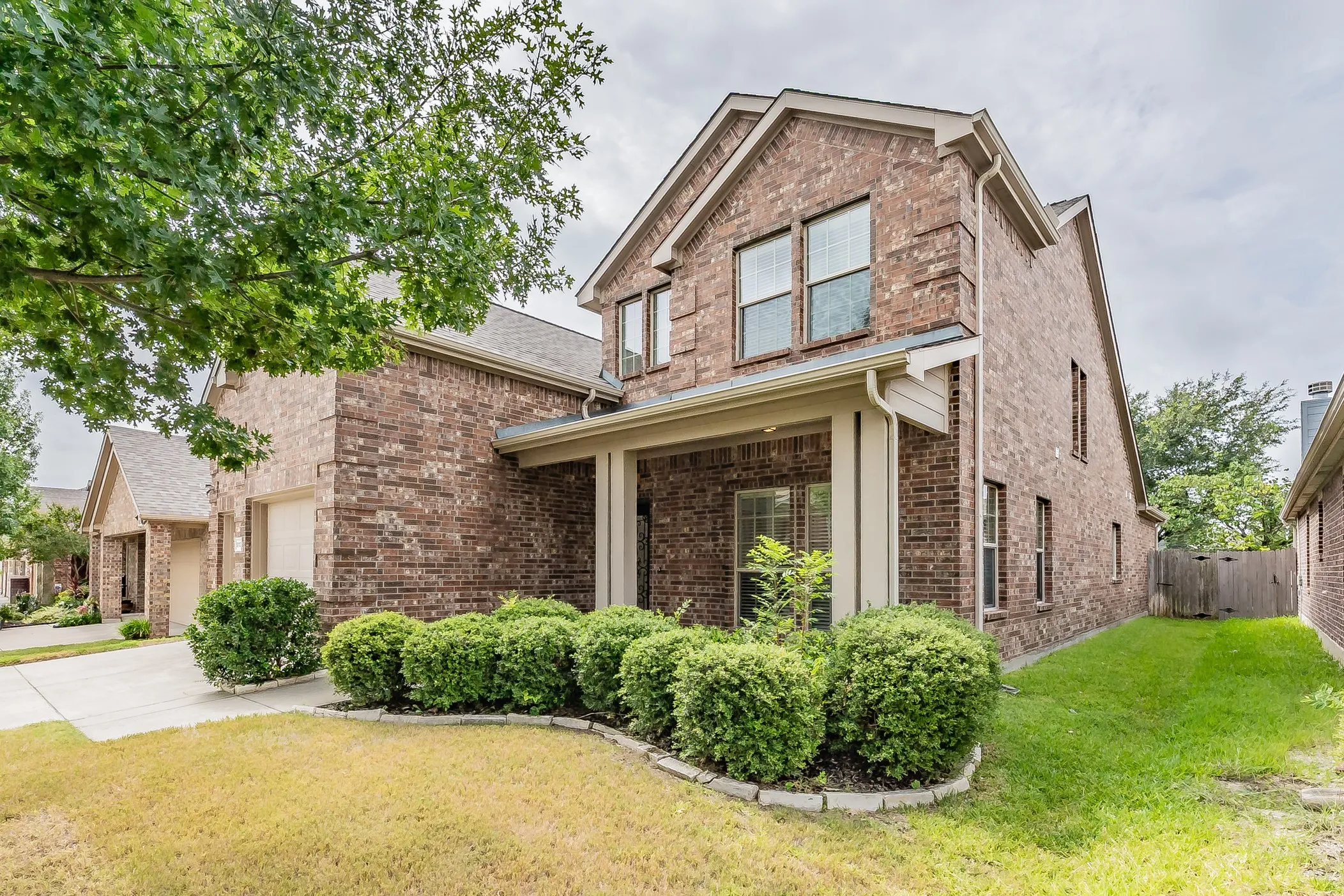 Single Family Residence For Sale in Collin County , 9713 Tipperary Drive, Mc Kinney, Texas 75072, 3 Bedroom, 3 Bathroom, 2 Garage spaces, 2,425 Sqft, built in 2010, mls#21333882, Real Estate Agent in Mc Kinney, Homes For Sale in Collin county, Homes For Sale in Mc Kinney, Realtor in Mc Kinney Texas, Real Estate Brokerage Independent Realty Texas, Luminita Cordes Realtor