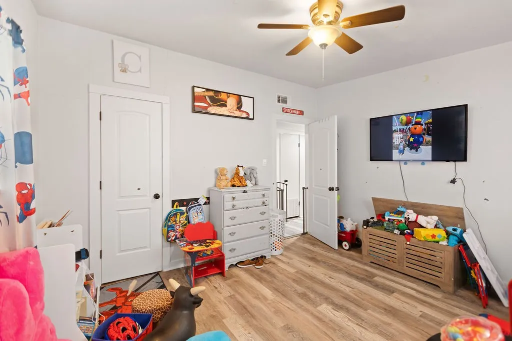 Single Family Residence For Sale in Fannin County , 801 Oak Street, Bonham, Texas 75418, 3 Bedroom, 2 Bathroom, Garage spaces, 1,122 Sqft, built in 1970, mls#21333840, Real Estate Agent in Bonham, Homes For Sale in Fannin county, Homes For Sale in Bonham, Realtor in Bonham Texas, Real Estate Brokerage Independent Realty Texas, Luminita Cordes Realtor