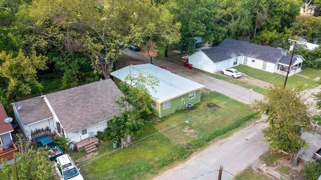 Single Family Residence For Sale in Fannin County , 801 Oak Street, Bonham, Texas 75418, 3 Bedroom, 2 Bathroom, Garage spaces, 1,122 Sqft, built in 1970, mls#21333840, Real Estate Agent in Bonham, Homes For Sale in Fannin county, Homes For Sale in Bonham, Realtor in Bonham Texas, Real Estate Brokerage Independent Realty Texas, Luminita Cordes Realtor