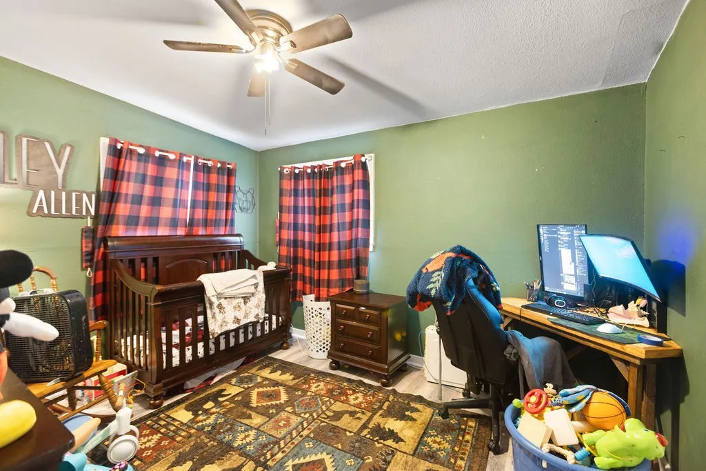 Single Family Residence For Sale in Fannin County , 801 Oak Street, Bonham, Texas 75418, 3 Bedroom, 2 Bathroom, Garage spaces, 1,122 Sqft, built in 1970, mls#21333840, Real Estate Agent in Bonham, Homes For Sale in Fannin county, Homes For Sale in Bonham, Realtor in Bonham Texas, Real Estate Brokerage Independent Realty Texas, Luminita Cordes Realtor
