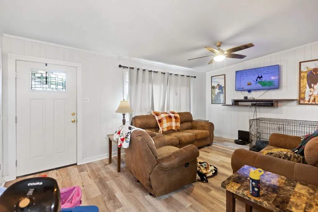 Single Family Residence For Sale in Fannin County , 801 Oak Street, Bonham, Texas 75418, 3 Bedroom, 2 Bathroom, Garage spaces, 1,122 Sqft, built in 1970, mls#21333840, Real Estate Agent in Bonham, Homes For Sale in Fannin county, Homes For Sale in Bonham, Realtor in Bonham Texas, Real Estate Brokerage Independent Realty Texas, Luminita Cordes Realtor