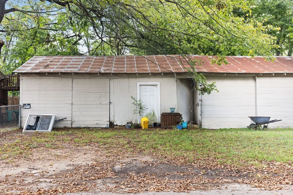 Single Family Residence For Sale in Fannin County , 801 Oak Street, Bonham, Texas 75418, 3 Bedroom, 2 Bathroom, Garage spaces, 1,122 Sqft, built in 1970, mls#21333840, Real Estate Agent in Bonham, Homes For Sale in Fannin county, Homes For Sale in Bonham, Realtor in Bonham Texas, Real Estate Brokerage Independent Realty Texas, Luminita Cordes Realtor