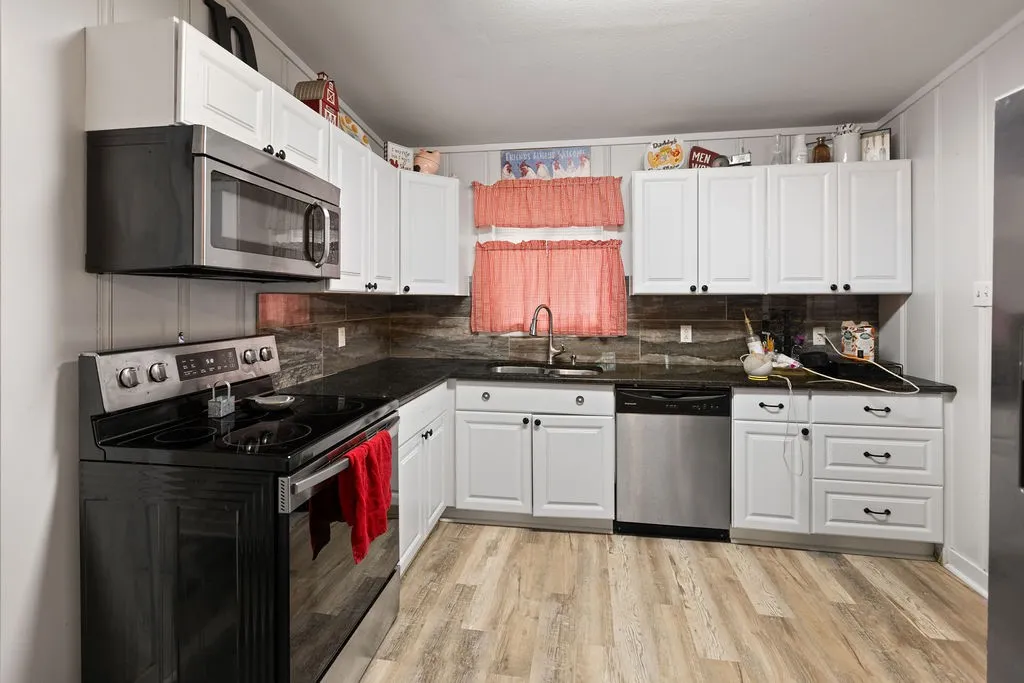 Single Family Residence For Sale in Fannin County , 801 Oak Street, Bonham, Texas 75418, 3 Bedroom, 2 Bathroom, Garage spaces, 1,122 Sqft, built in 1970, mls#21333840, Real Estate Agent in Bonham, Homes For Sale in Fannin county, Homes For Sale in Bonham, Realtor in Bonham Texas, Real Estate Brokerage Independent Realty Texas, Luminita Cordes Realtor