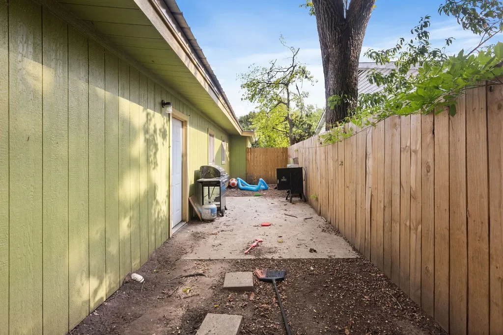 Single Family Residence For Sale in Fannin County , 801 Oak Street, Bonham, Texas 75418, 3 Bedroom, 2 Bathroom, Garage spaces, 1,122 Sqft, built in 1970, mls#21333840, Real Estate Agent in Bonham, Homes For Sale in Fannin county, Homes For Sale in Bonham, Realtor in Bonham Texas, Real Estate Brokerage Independent Realty Texas, Luminita Cordes Realtor