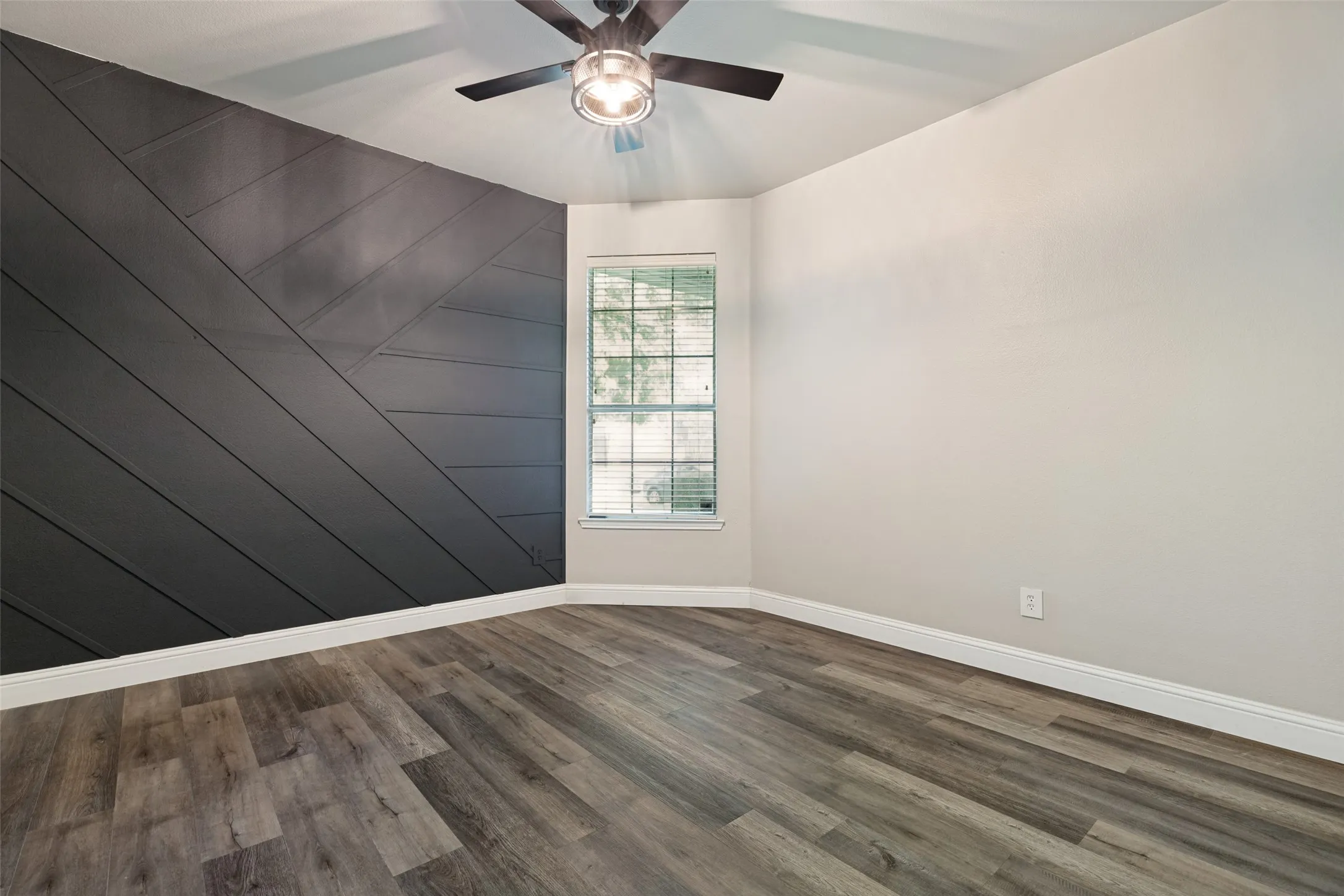Single Family Residence For Sale in Collin County , 2309 Sheldon Drive, Mc Kinney, Texas 75072, 4 Bedroom, 2 Bathroom, 2 Garage spaces, 1,986 Sqft, built in 2001, mls#21333861, Real Estate Agent in Mc Kinney, Homes For Sale in Collin county, Homes For Sale in Mc Kinney, Realtor in Mc Kinney Texas, Real Estate Brokerage Independent Realty Texas, Luminita Cordes Realtor
