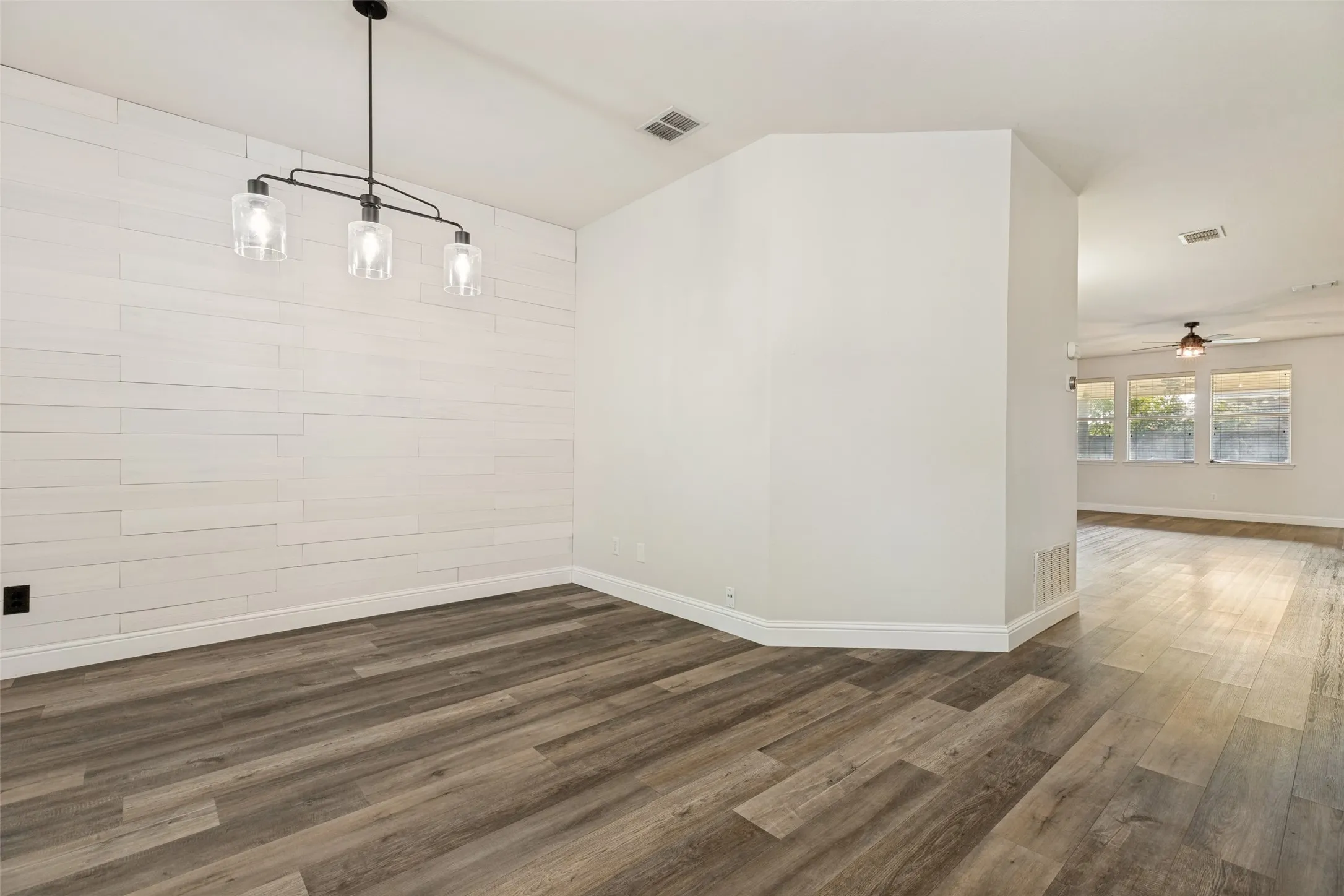 Single Family Residence For Sale in Collin County , 2309 Sheldon Drive, Mc Kinney, Texas 75072, 4 Bedroom, 2 Bathroom, 2 Garage spaces, 1,986 Sqft, built in 2001, mls#21333861, Real Estate Agent in Mc Kinney, Homes For Sale in Collin county, Homes For Sale in Mc Kinney, Realtor in Mc Kinney Texas, Real Estate Brokerage Independent Realty Texas, Luminita Cordes Realtor