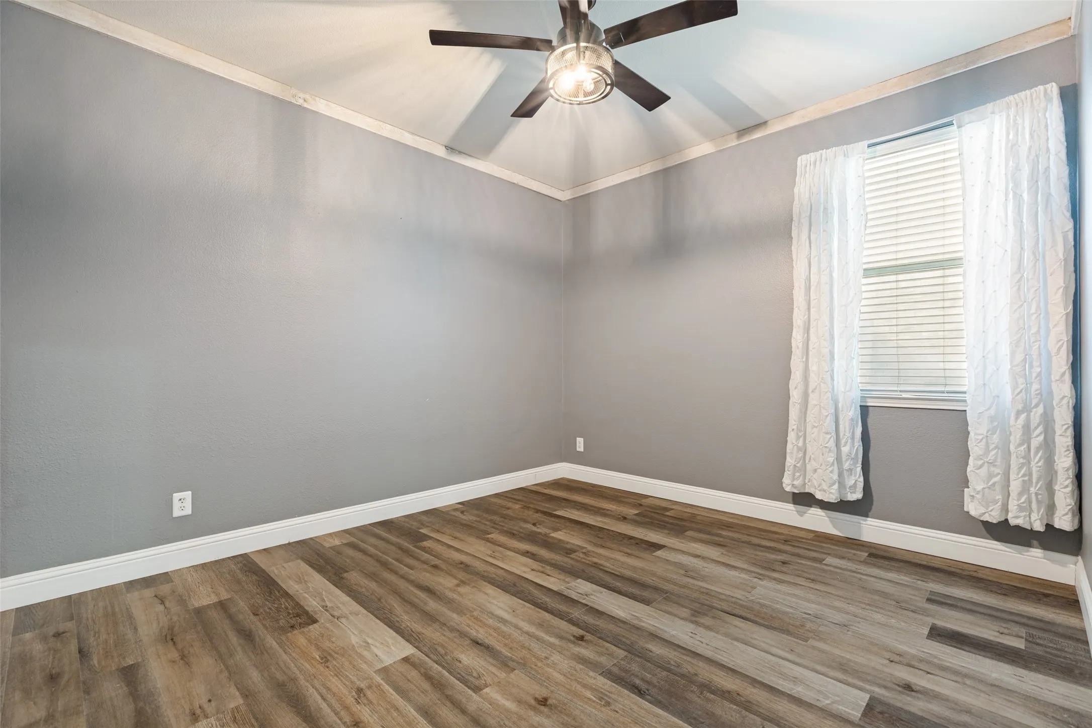 Single Family Residence For Sale in Collin County , 2309 Sheldon Drive, Mc Kinney, Texas 75072, 4 Bedroom, 2 Bathroom, 2 Garage spaces, 1,986 Sqft, built in 2001, mls#21333861, Real Estate Agent in Mc Kinney, Homes For Sale in Collin county, Homes For Sale in Mc Kinney, Realtor in Mc Kinney Texas, Real Estate Brokerage Independent Realty Texas, Luminita Cordes Realtor