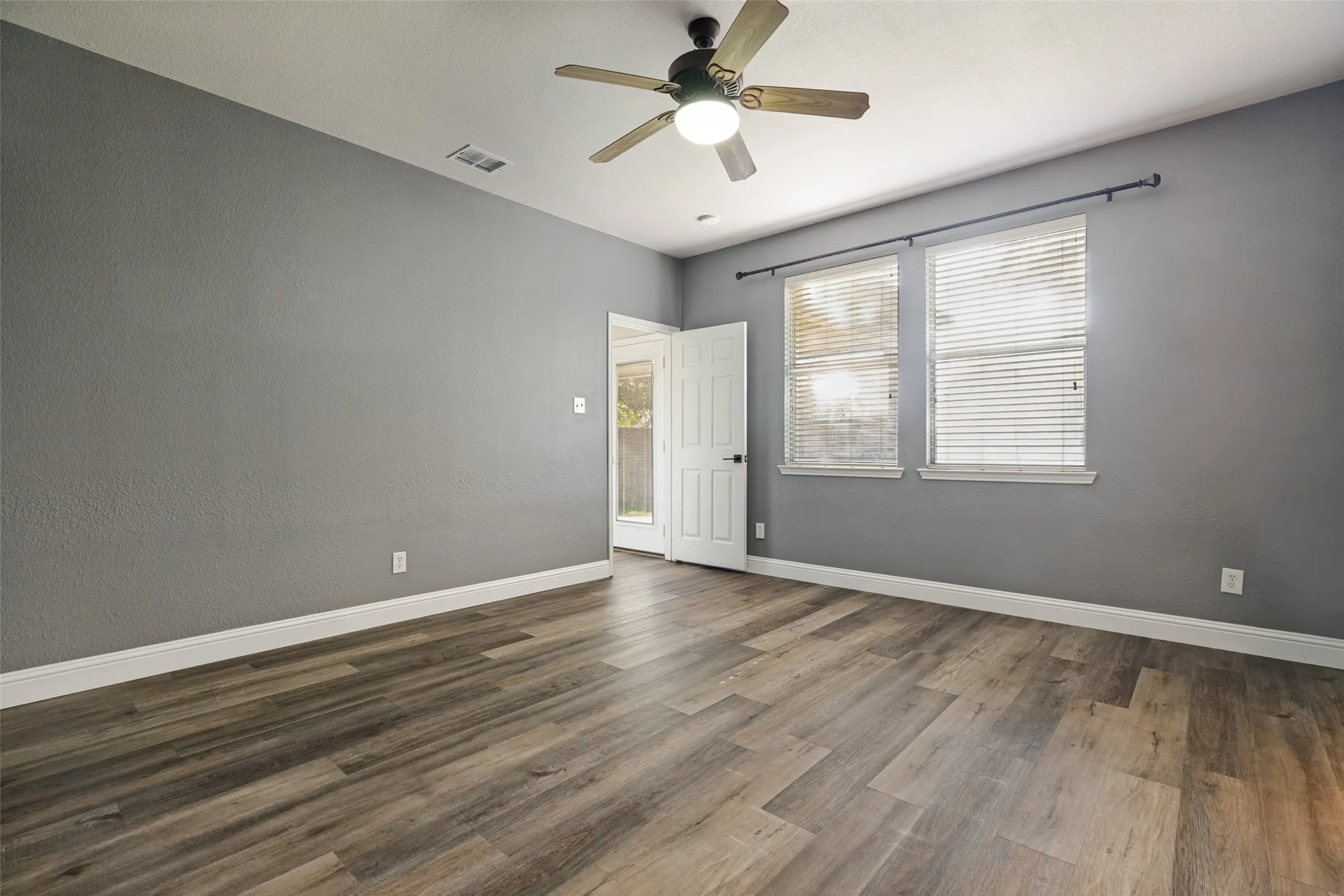 Single Family Residence For Sale in Collin County , 2309 Sheldon Drive, Mc Kinney, Texas 75072, 4 Bedroom, 2 Bathroom, 2 Garage spaces, 1,986 Sqft, built in 2001, mls#21333861, Real Estate Agent in Mc Kinney, Homes For Sale in Collin county, Homes For Sale in Mc Kinney, Realtor in Mc Kinney Texas, Real Estate Brokerage Independent Realty Texas, Luminita Cordes Realtor
