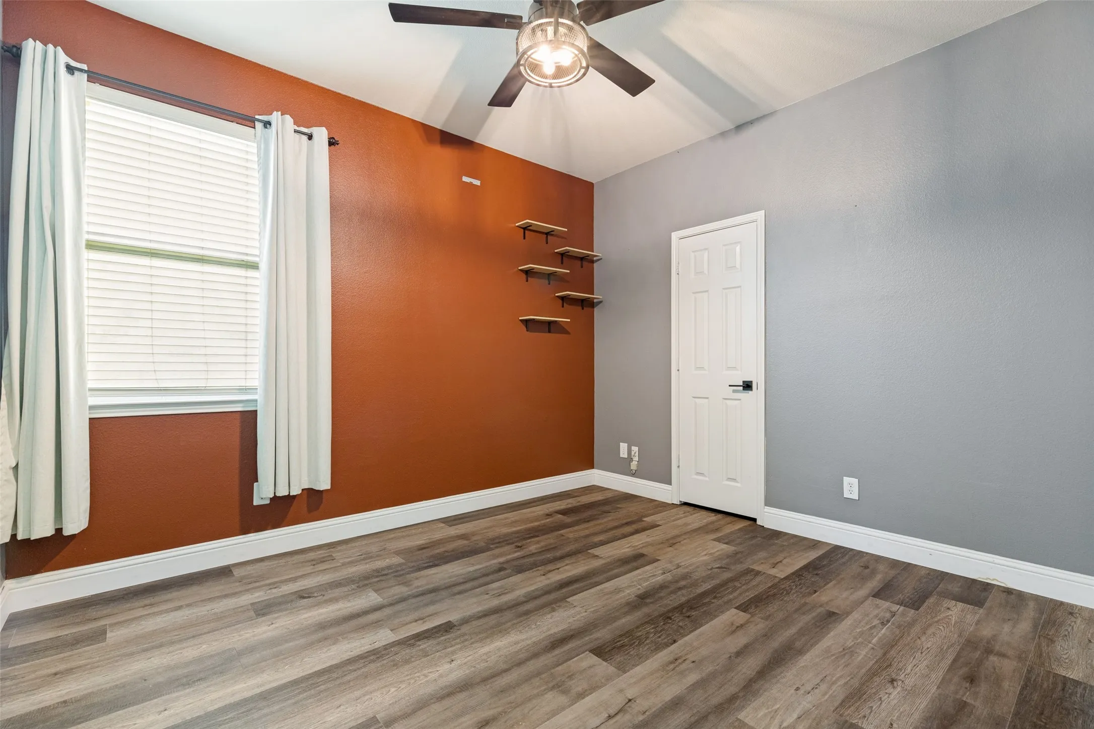 Single Family Residence For Sale in Collin County , 2309 Sheldon Drive, Mc Kinney, Texas 75072, 4 Bedroom, 2 Bathroom, 2 Garage spaces, 1,986 Sqft, built in 2001, mls#21333861, Real Estate Agent in Mc Kinney, Homes For Sale in Collin county, Homes For Sale in Mc Kinney, Realtor in Mc Kinney Texas, Real Estate Brokerage Independent Realty Texas, Luminita Cordes Realtor