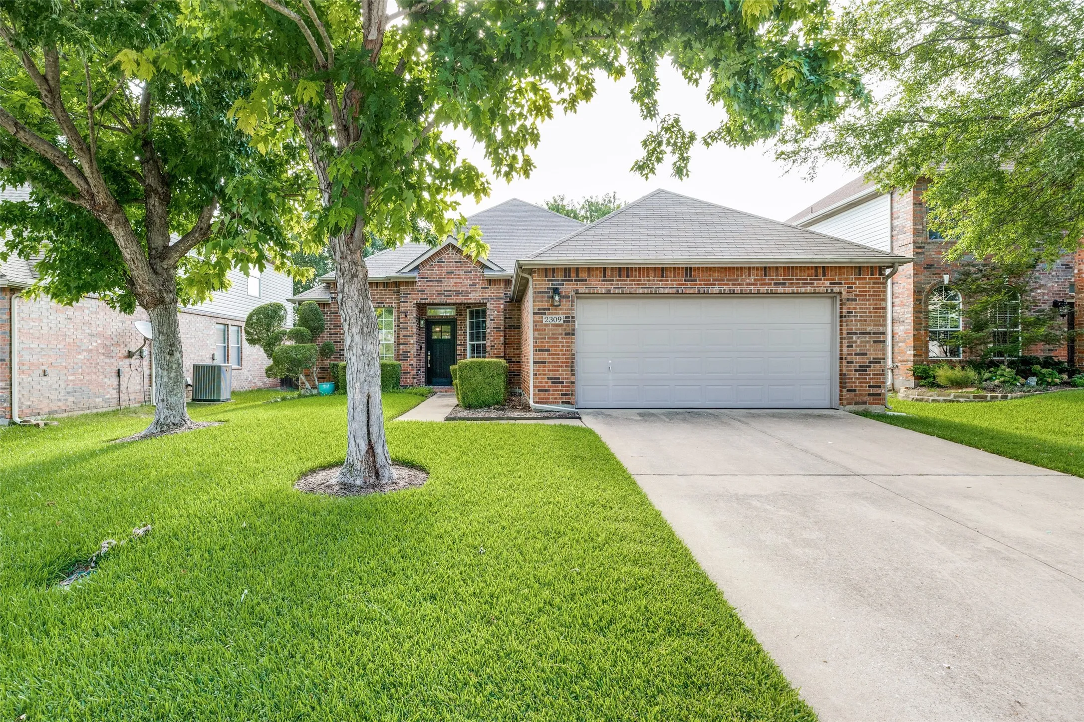Single Family Residence For Sale in Collin County , 2309 Sheldon Drive, Mc Kinney, Texas 75072, 4 Bedroom, 2 Bathroom, 2 Garage spaces, 1,986 Sqft, built in 2001, mls#21333861, Real Estate Agent in Mc Kinney, Homes For Sale in Collin county, Homes For Sale in Mc Kinney, Realtor in Mc Kinney Texas, Real Estate Brokerage Independent Realty Texas, Luminita Cordes Realtor