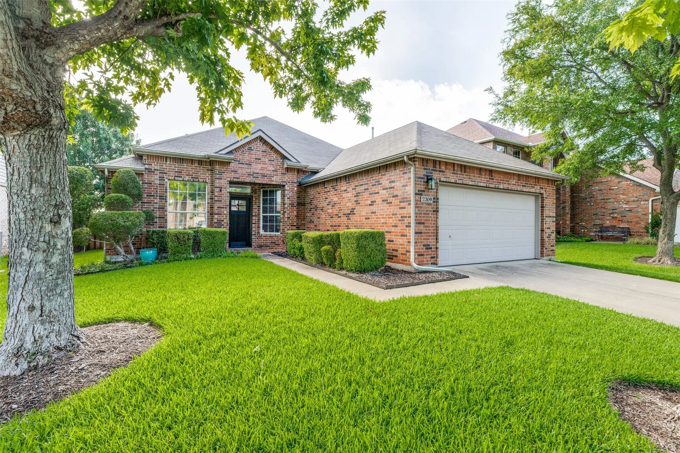 Single Family Residence For Sale in Collin County , 2309 Sheldon Drive, Mc Kinney, Texas 75072, 4 Bedroom, 2 Bathroom, 2 Garage spaces, 1,986 Sqft, built in 2001, mls#21333861, Real Estate Agent in Mc Kinney, Homes For Sale in Collin county, Homes For Sale in Mc Kinney, Realtor in Mc Kinney Texas, Real Estate Brokerage Independent Realty Texas, Luminita Cordes Realtor