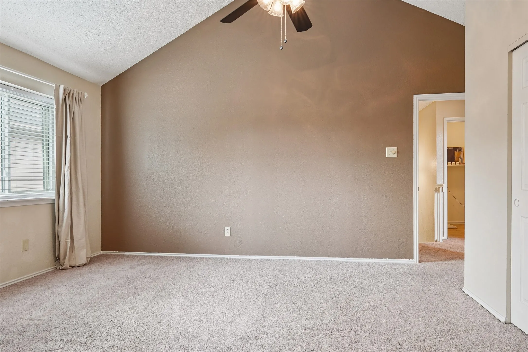 Single Family Residence For Sale in Denton County , 1209 Broken Arrow Trail, Carrollton, Texas 75007, 3 Bedroom, 3 Bathroom, 2 Garage spaces, 2,017 Sqft, built in 1986, mls#21333859, Real Estate Agent in Carrollton, Homes For Sale in Denton county, Homes For Sale in Carrollton, Realtor in Carrollton Texas, Real Estate Brokerage Independent Realty Texas, Luminita Cordes Realtor