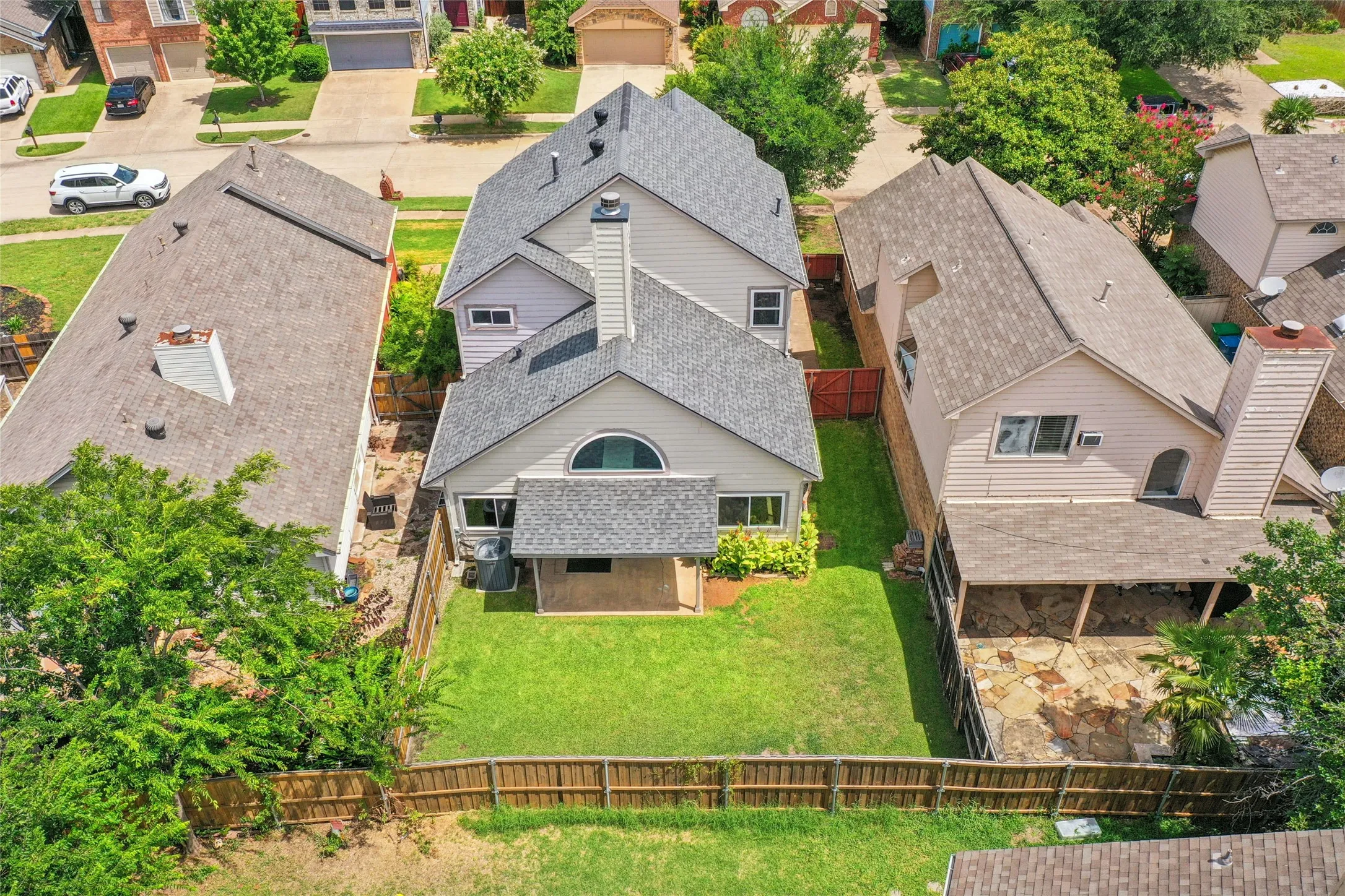 Single Family Residence For Sale in Denton County , 1209 Broken Arrow Trail, Carrollton, Texas 75007, 3 Bedroom, 3 Bathroom, 2 Garage spaces, 2,017 Sqft, built in 1986, mls#21333859, Real Estate Agent in Carrollton, Homes For Sale in Denton county, Homes For Sale in Carrollton, Realtor in Carrollton Texas, Real Estate Brokerage Independent Realty Texas, Luminita Cordes Realtor