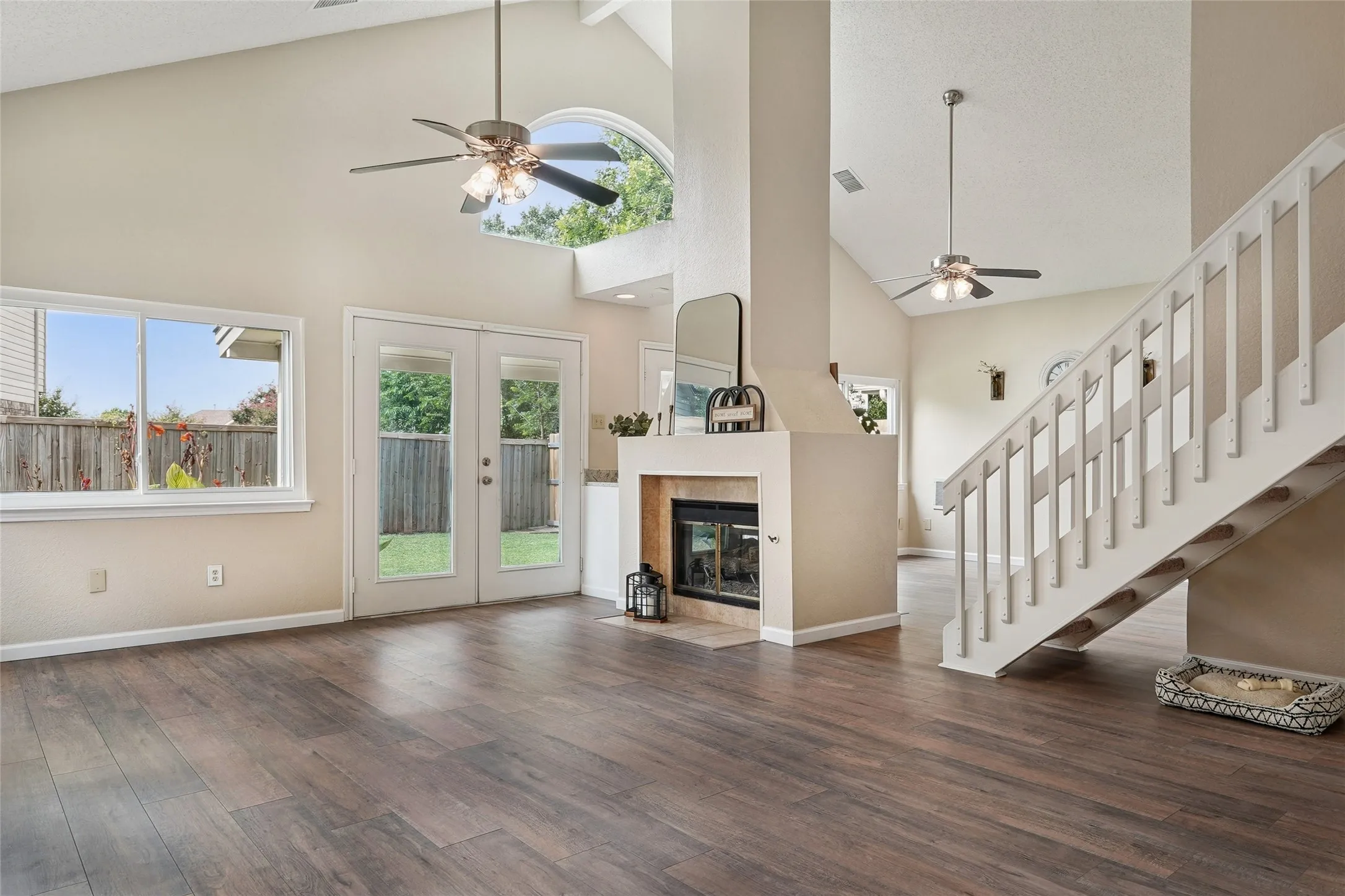 Single Family Residence For Sale in Denton County , 1209 Broken Arrow Trail, Carrollton, Texas 75007, 3 Bedroom, 3 Bathroom, 2 Garage spaces, 2,017 Sqft, built in 1986, mls#21333859, Real Estate Agent in Carrollton, Homes For Sale in Denton county, Homes For Sale in Carrollton, Realtor in Carrollton Texas, Real Estate Brokerage Independent Realty Texas, Luminita Cordes Realtor