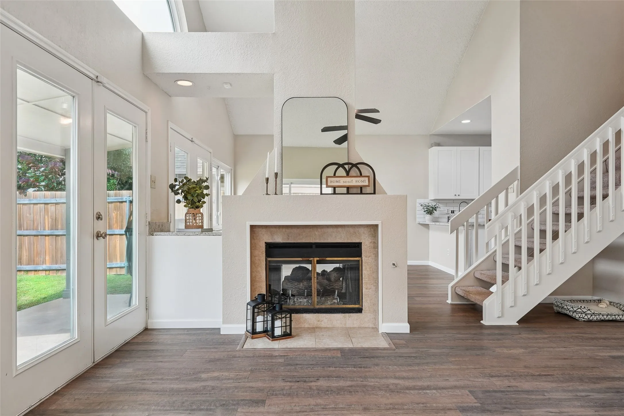 Single Family Residence For Sale in Denton County , 1209 Broken Arrow Trail, Carrollton, Texas 75007, 3 Bedroom, 3 Bathroom, 2 Garage spaces, 2,017 Sqft, built in 1986, mls#21333859, Real Estate Agent in Carrollton, Homes For Sale in Denton county, Homes For Sale in Carrollton, Realtor in Carrollton Texas, Real Estate Brokerage Independent Realty Texas, Luminita Cordes Realtor