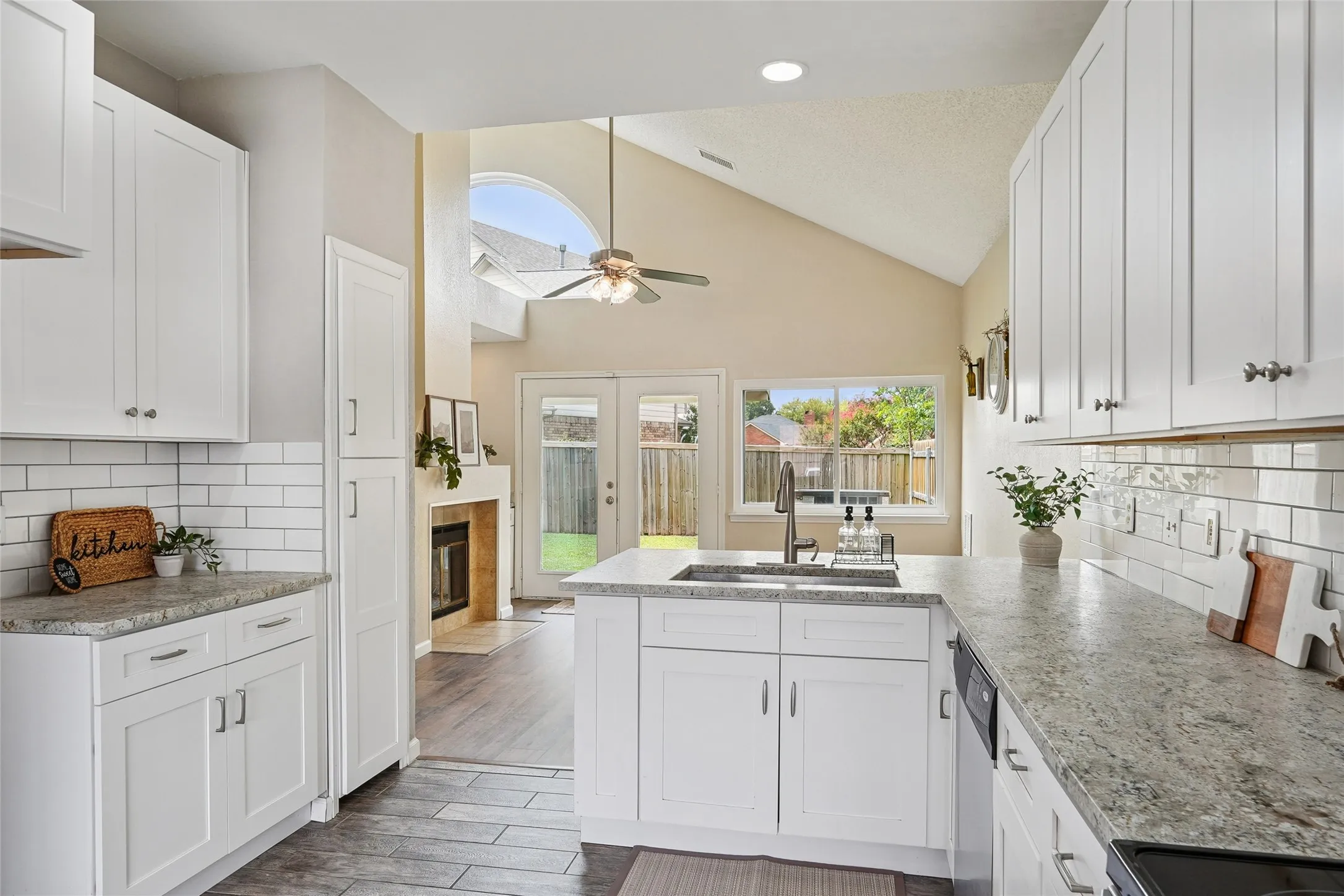 Single Family Residence For Sale in Denton County , 1209 Broken Arrow Trail, Carrollton, Texas 75007, 3 Bedroom, 3 Bathroom, 2 Garage spaces, 2,017 Sqft, built in 1986, mls#21333859, Real Estate Agent in Carrollton, Homes For Sale in Denton county, Homes For Sale in Carrollton, Realtor in Carrollton Texas, Real Estate Brokerage Independent Realty Texas, Luminita Cordes Realtor