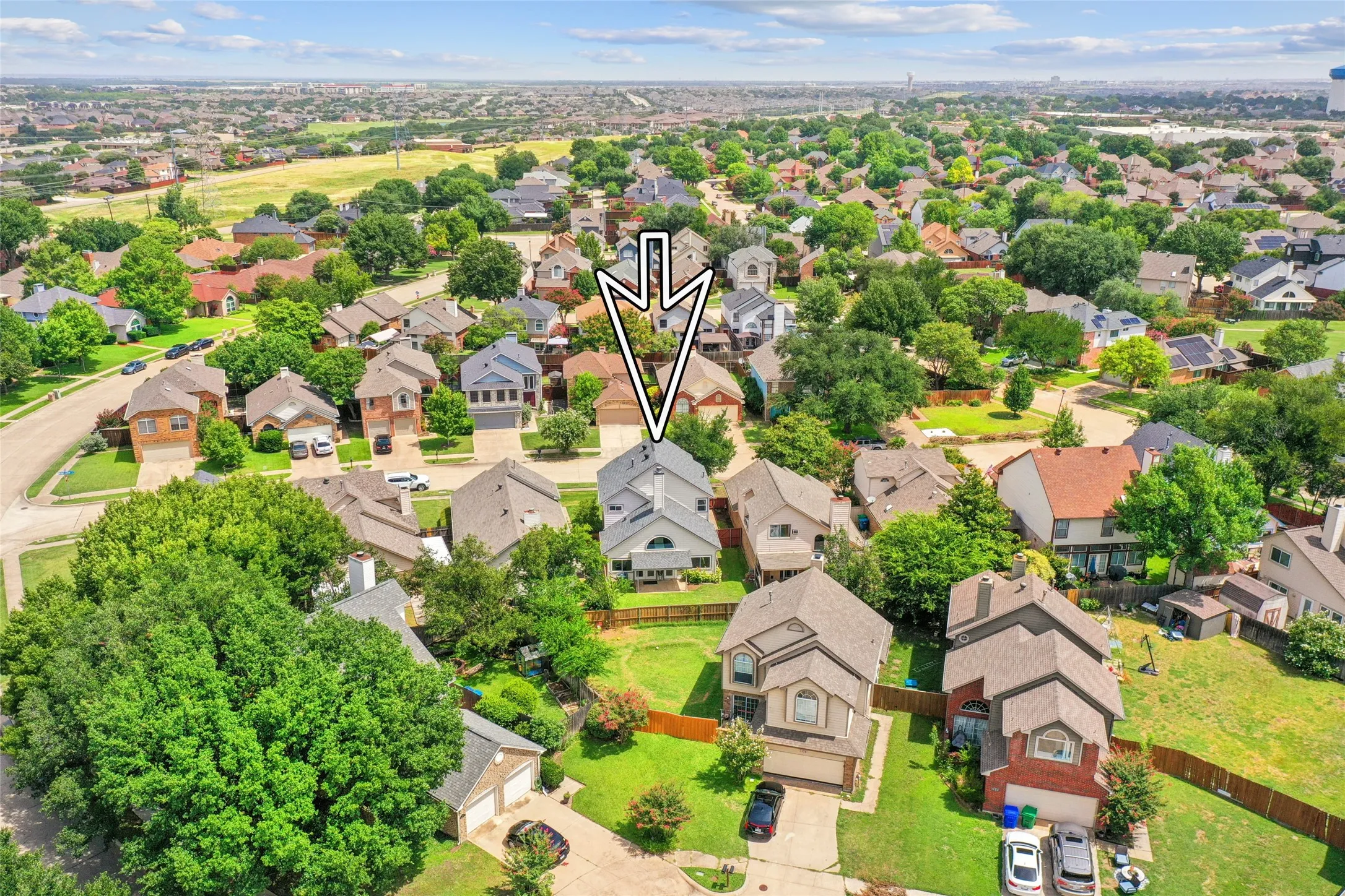Single Family Residence For Sale in Denton County , 1209 Broken Arrow Trail, Carrollton, Texas 75007, 3 Bedroom, 3 Bathroom, 2 Garage spaces, 2,017 Sqft, built in 1986, mls#21333859, Real Estate Agent in Carrollton, Homes For Sale in Denton county, Homes For Sale in Carrollton, Realtor in Carrollton Texas, Real Estate Brokerage Independent Realty Texas, Luminita Cordes Realtor
